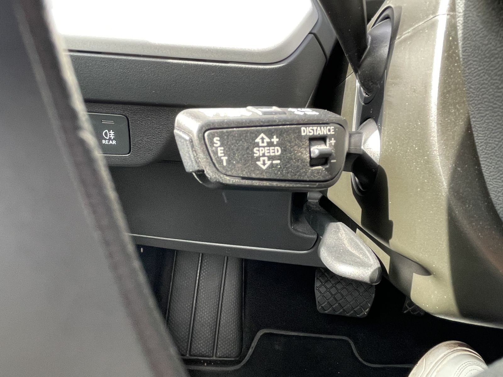 Audi - Q4_23