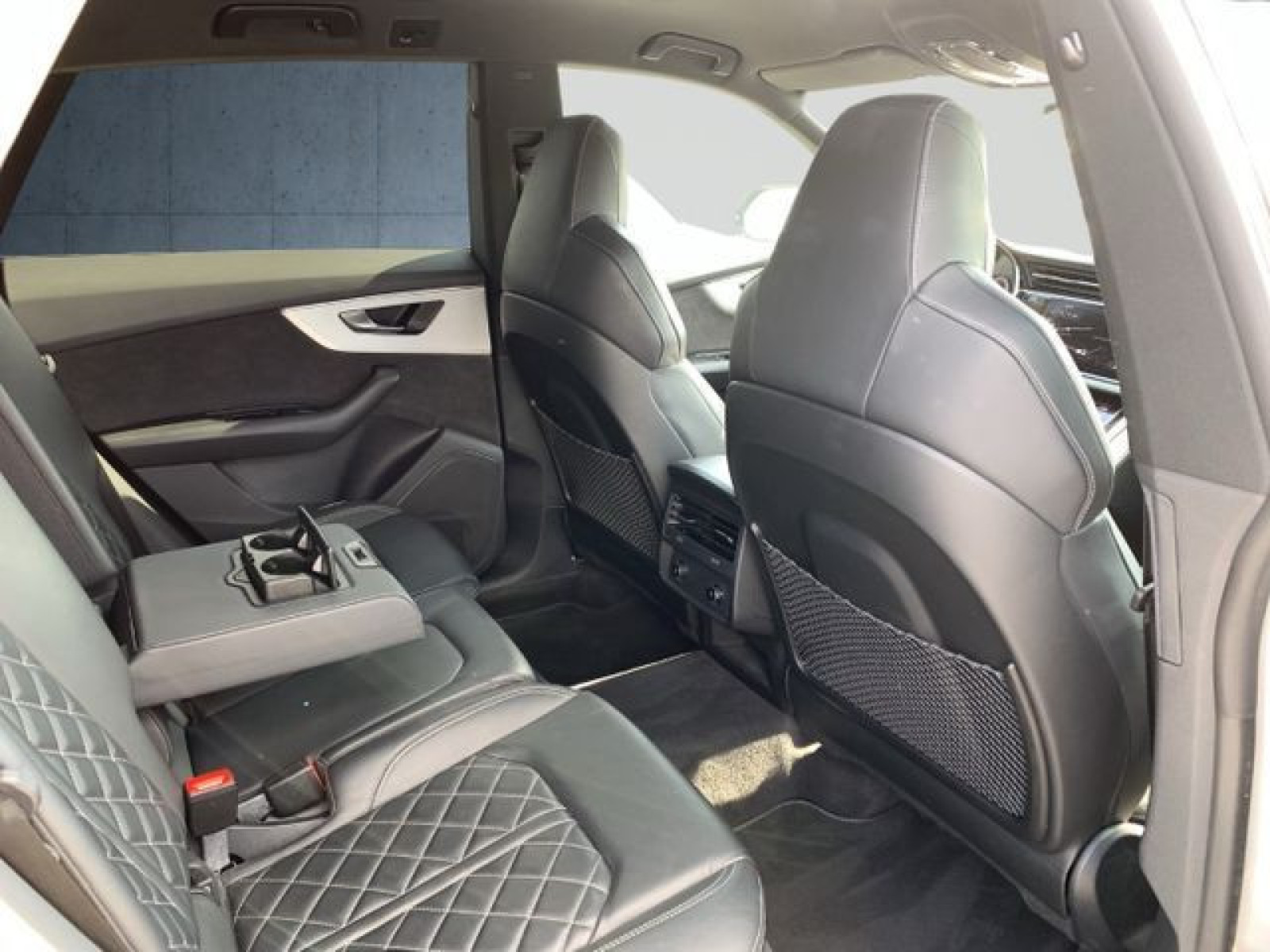 Audi - SQ8_21