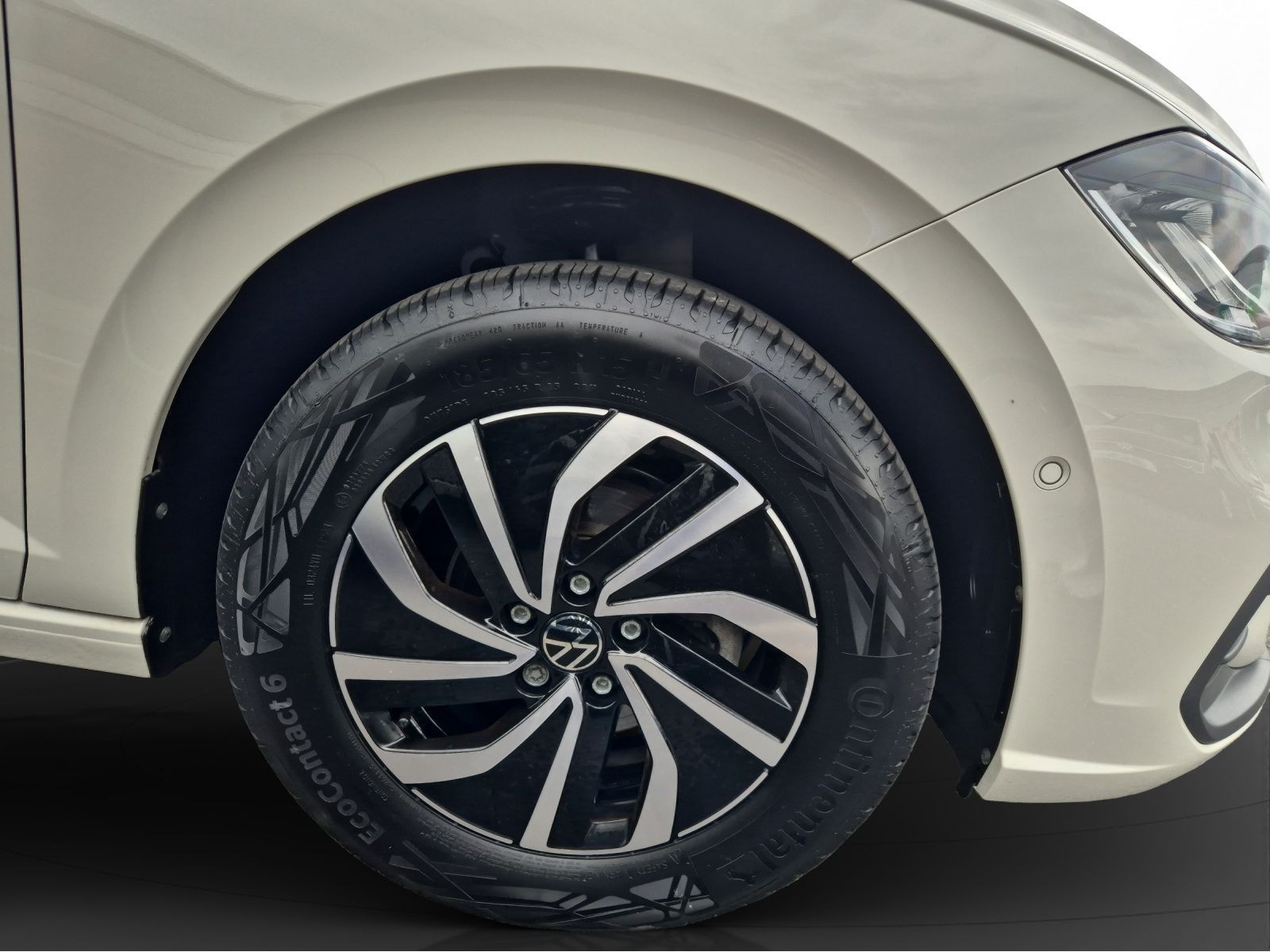 Volkswagen - Polo_11