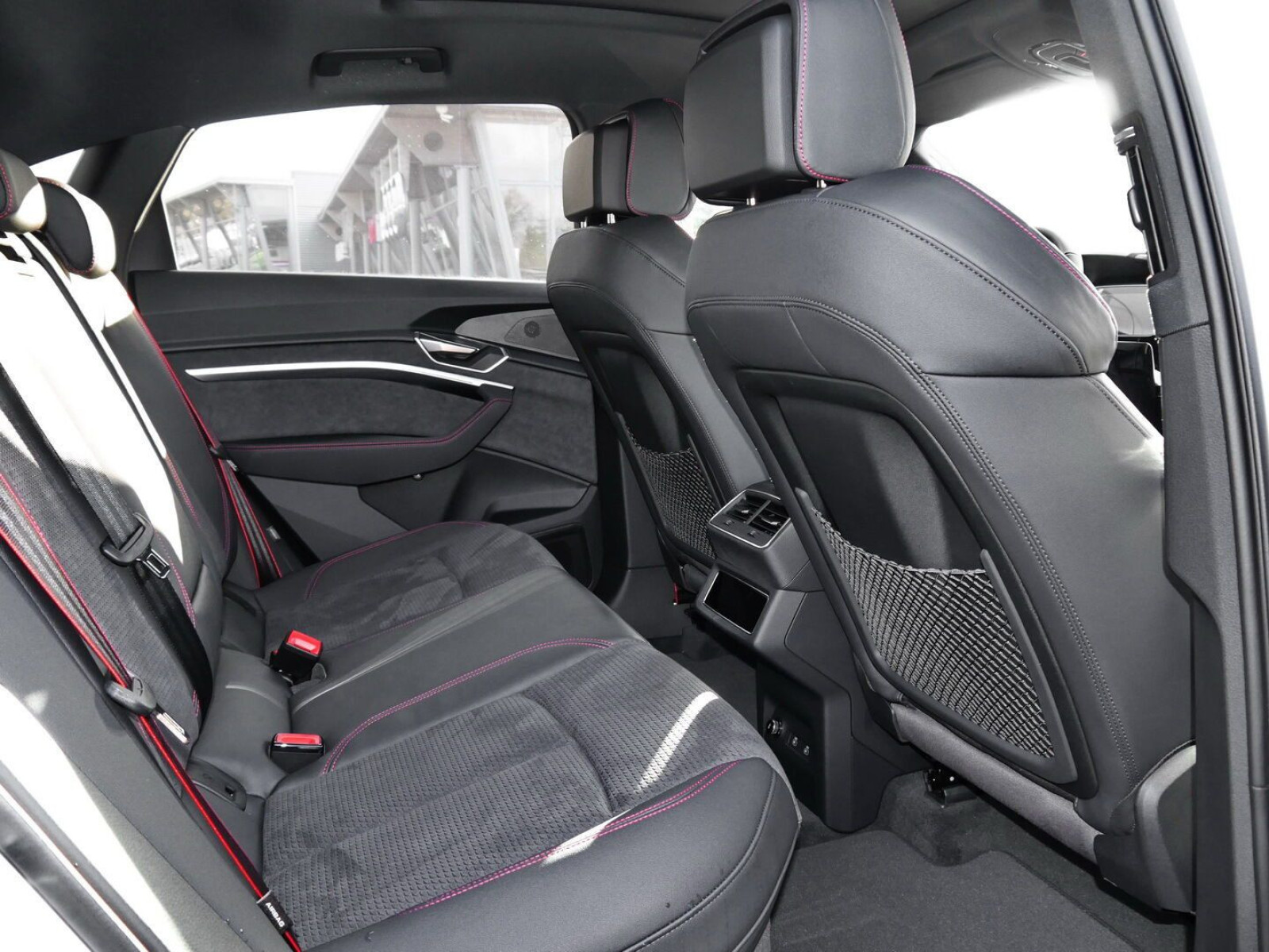 Audi - Q8 Sportback e-tron_7