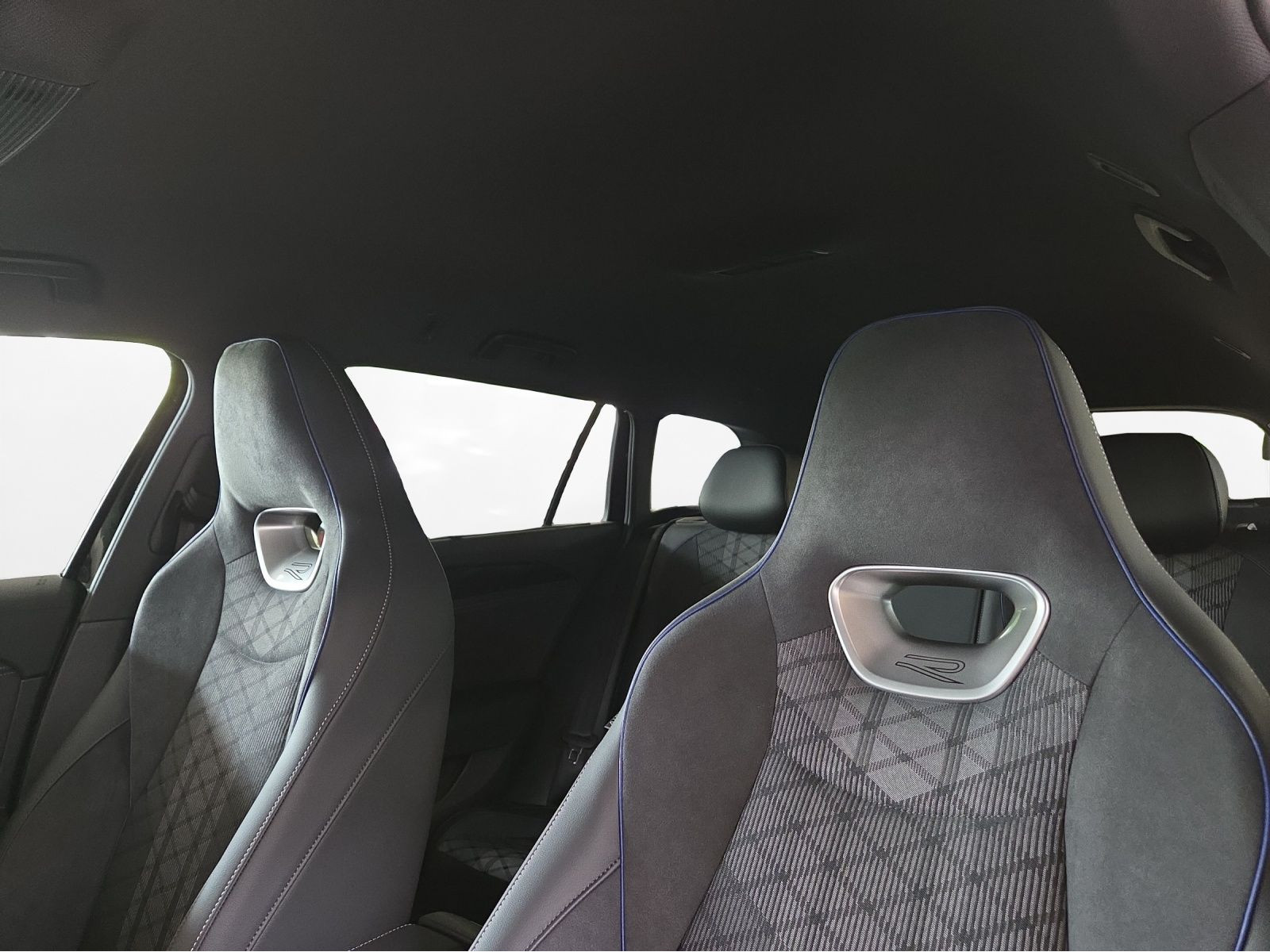 Volkswagen - Passat_11