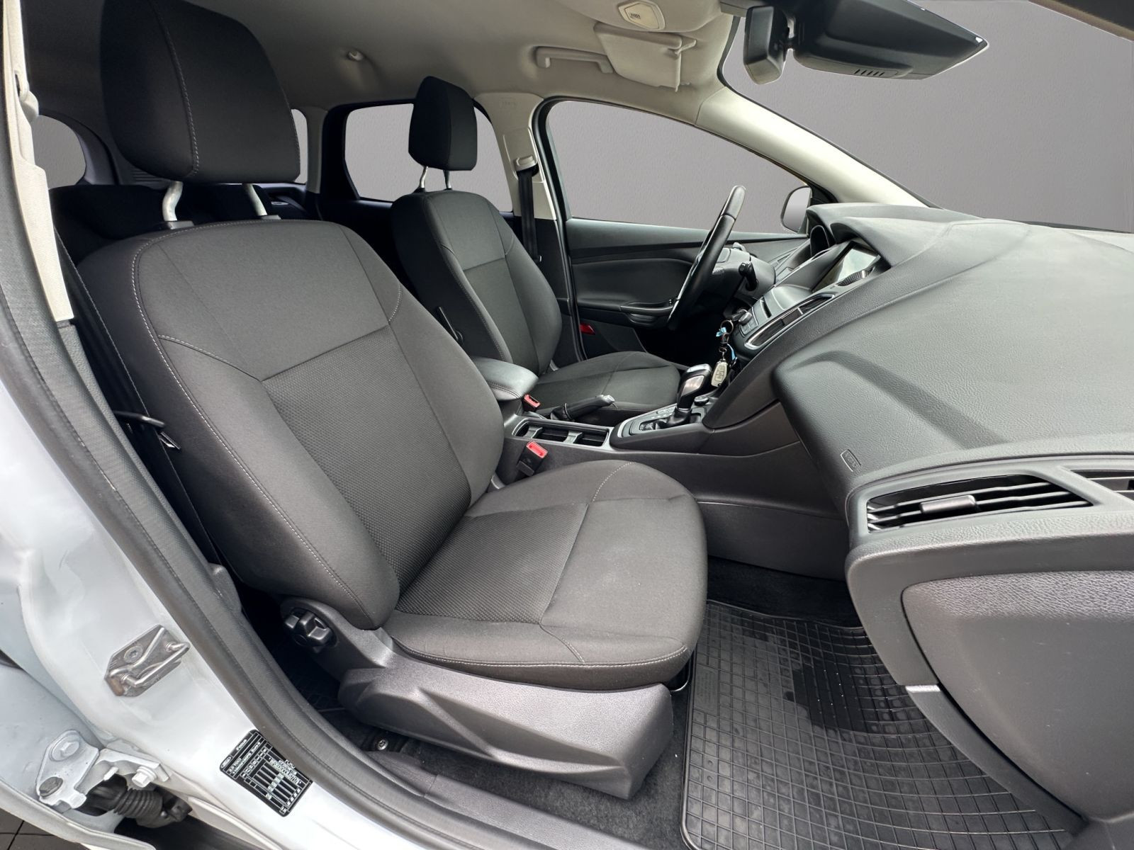 Ford - Focus_16