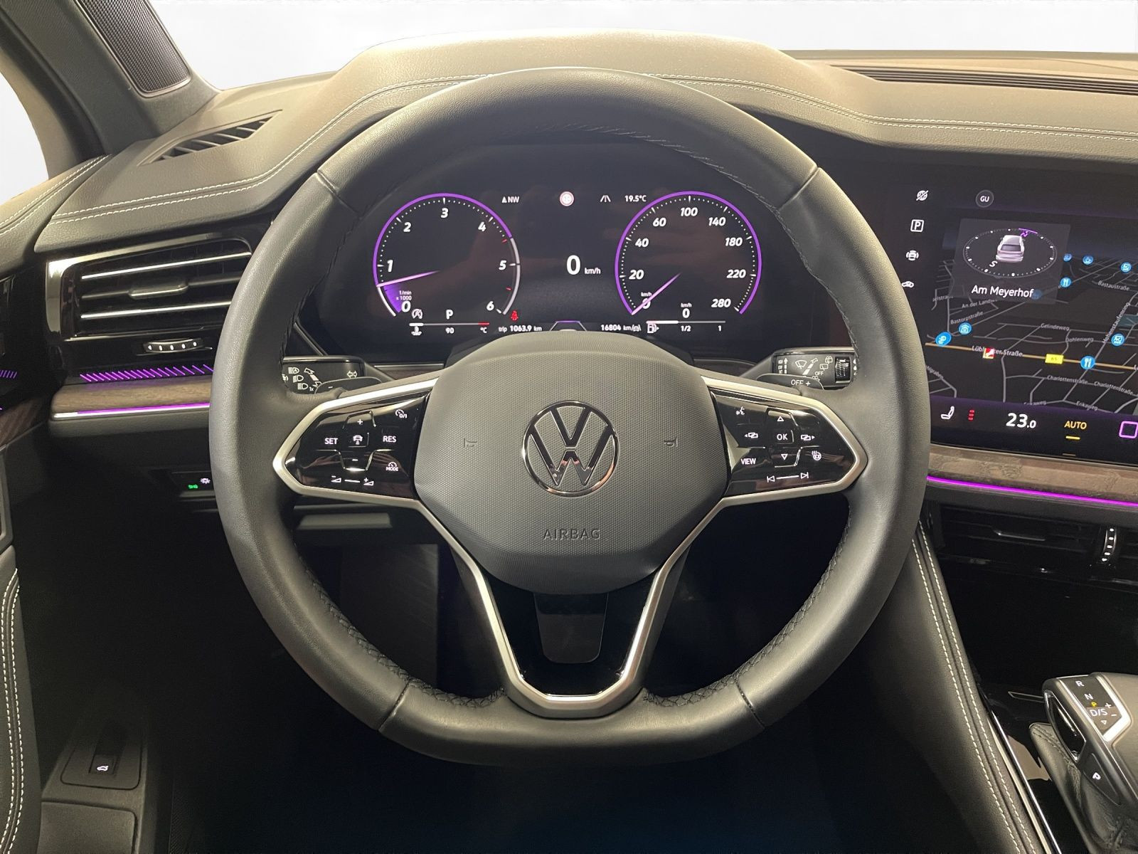 Volkswagen - Touareg_21