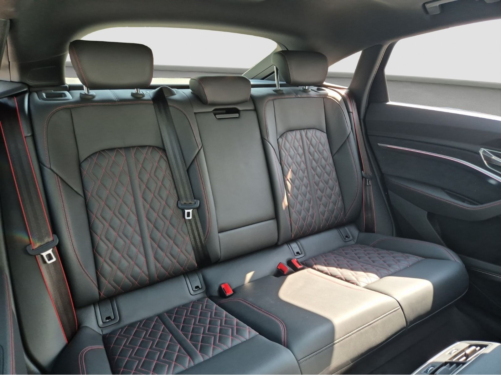 Audi - Q8 e-tron_21