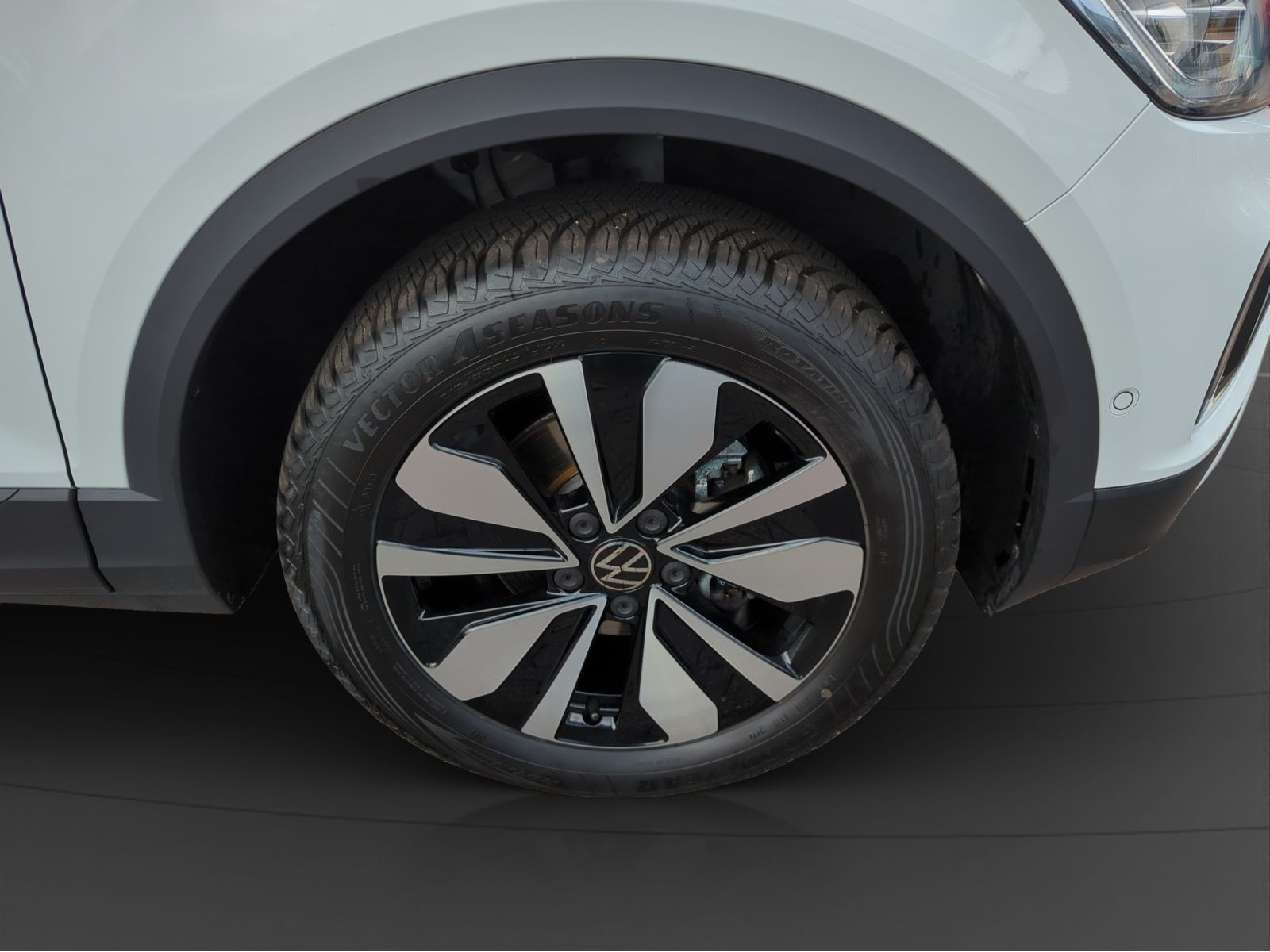 Volkswagen - T-Roc_13