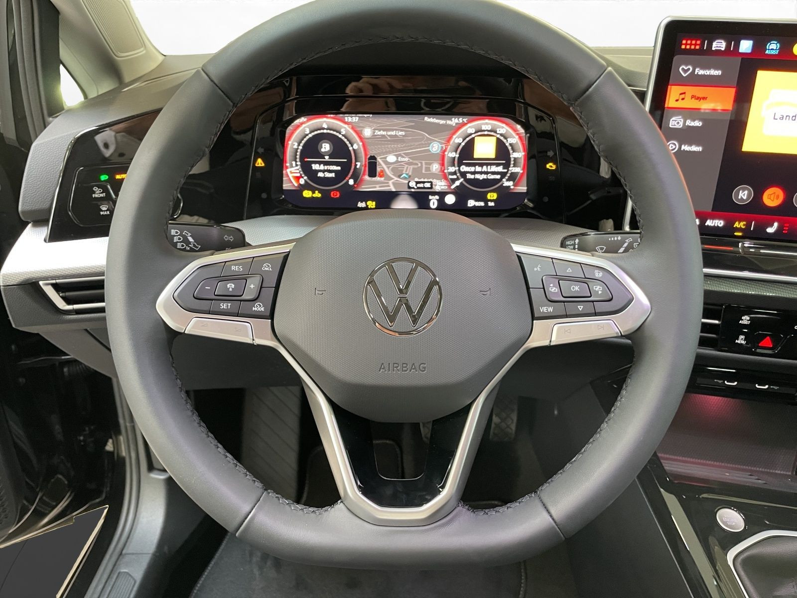 Volkswagen - Golf_8