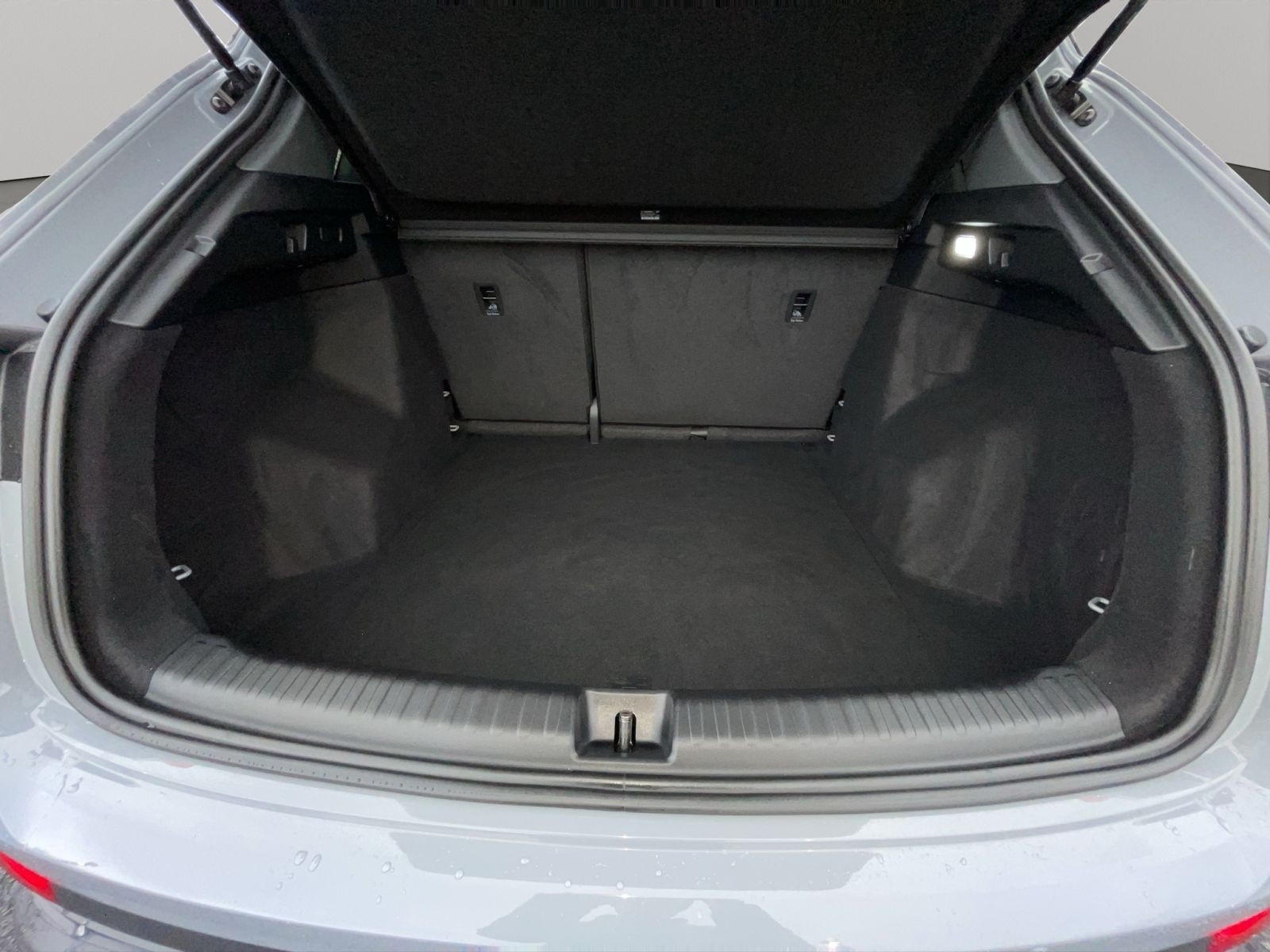 Audi - Q4_20