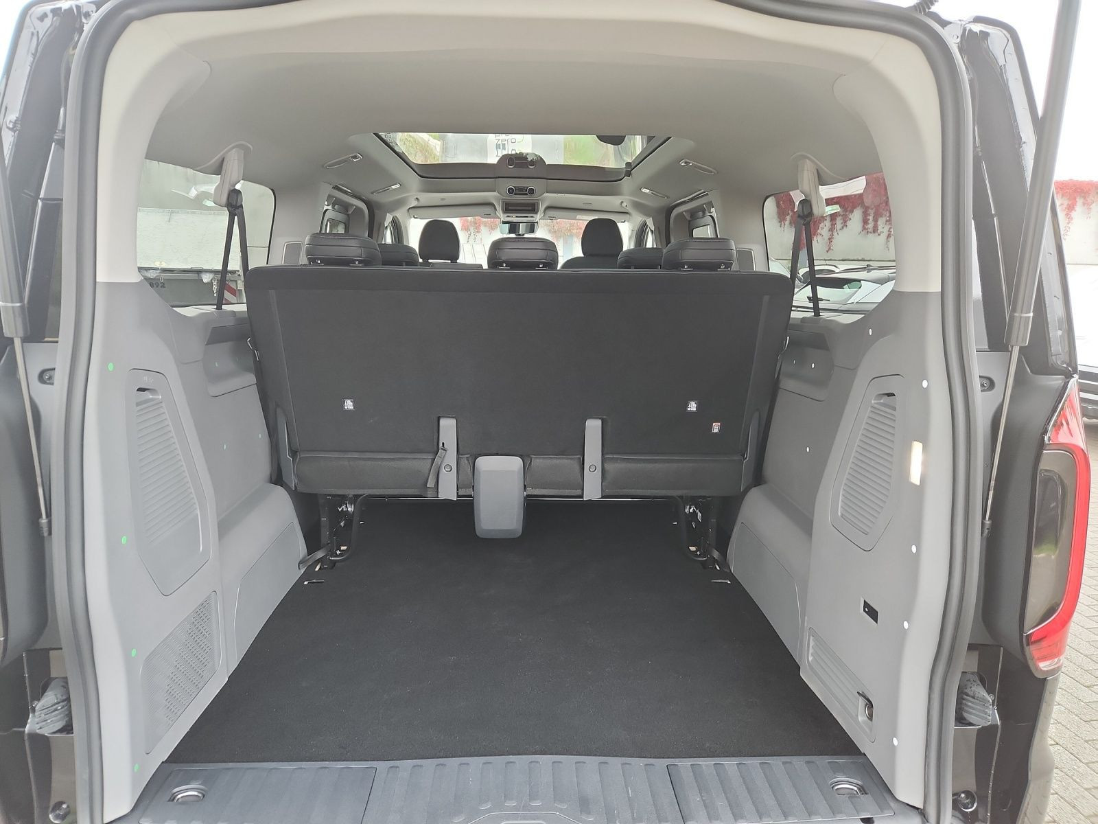 Volkswagen - Caravelle_21