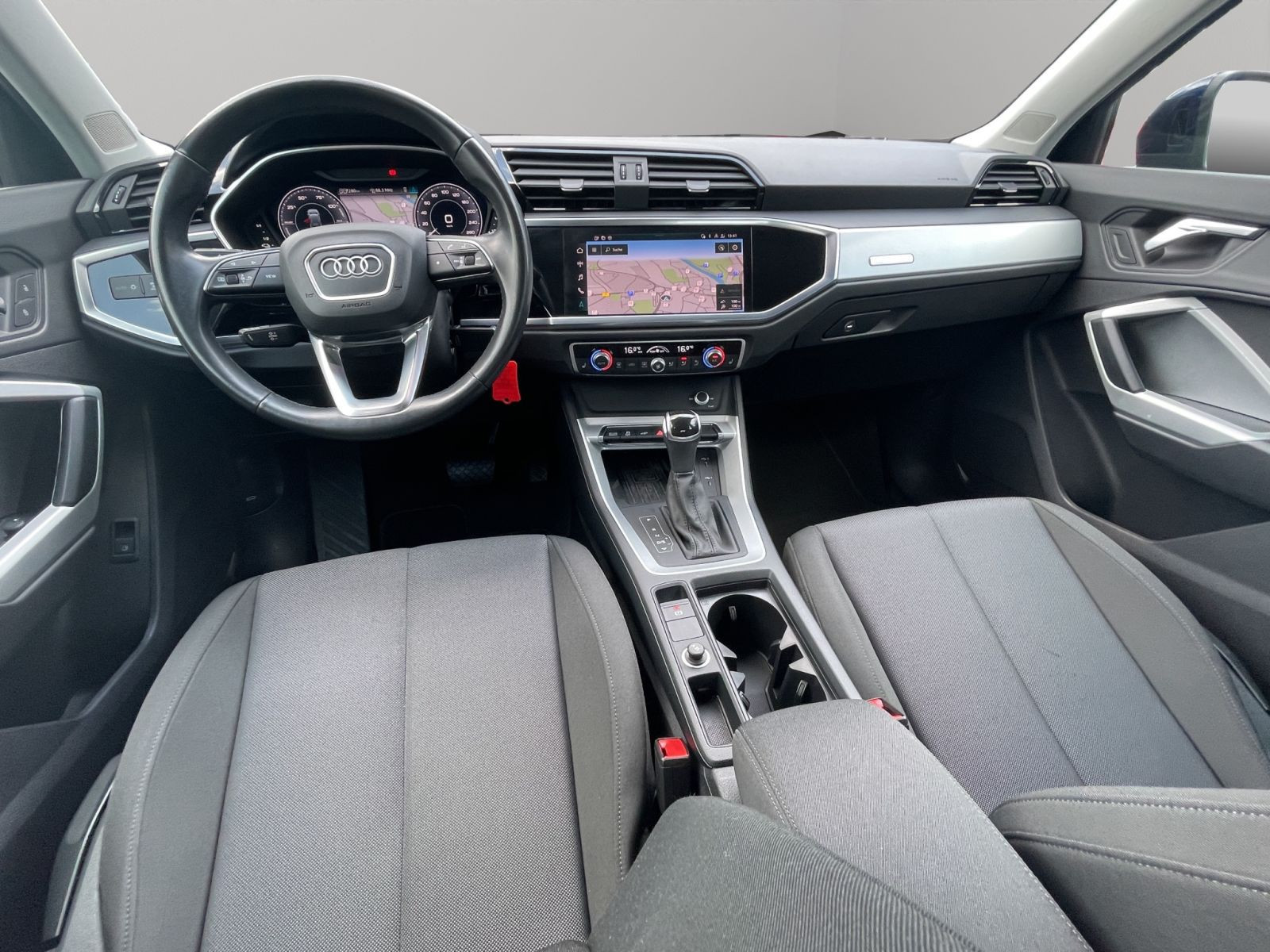 Audi - Q3_17