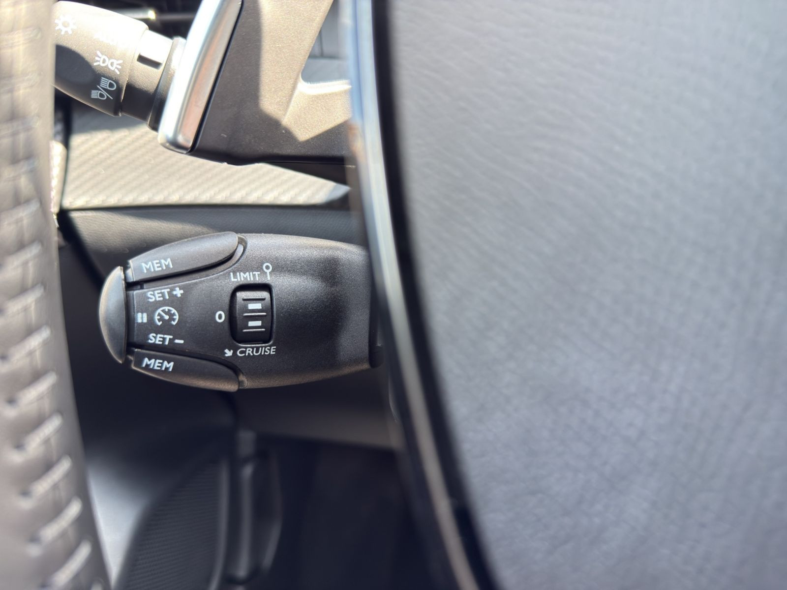 Peugeot - 208_17