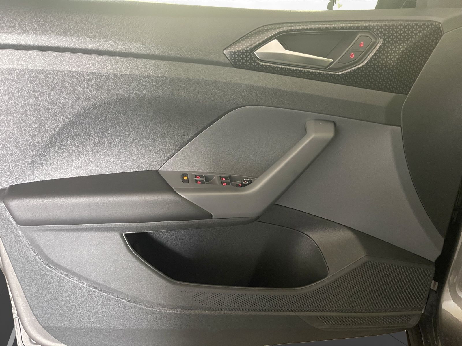 Volkswagen - T-Cross_12