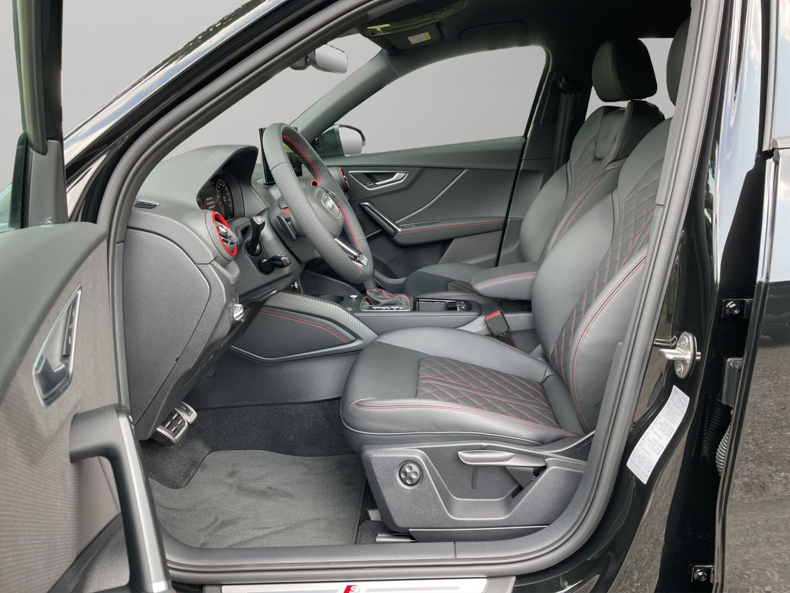 Audi - Q2_11