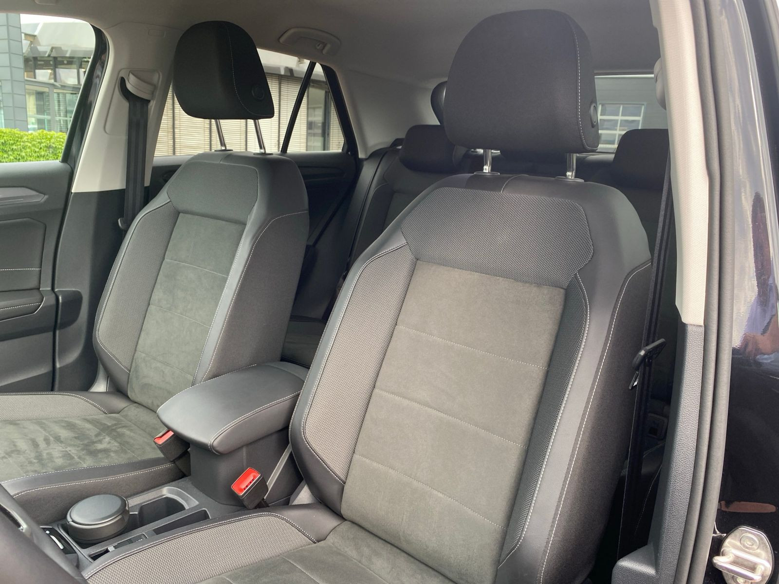 Volkswagen - T-Roc_9