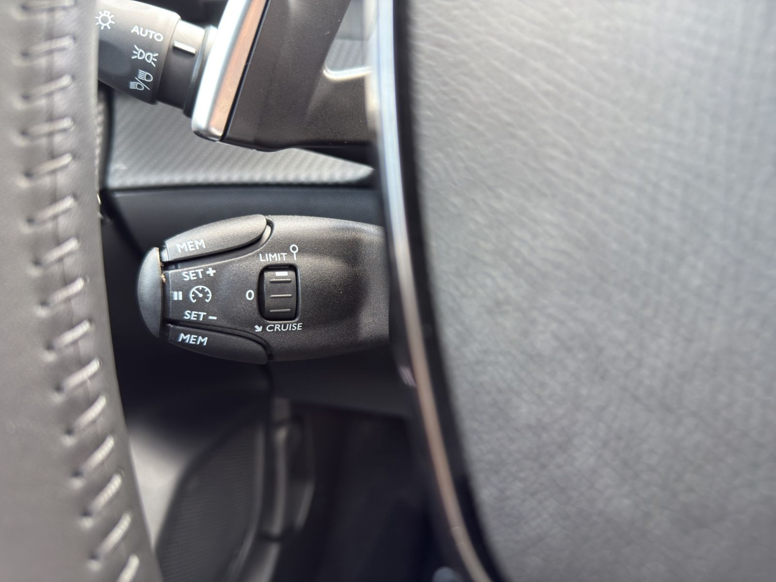 Peugeot - 208_17