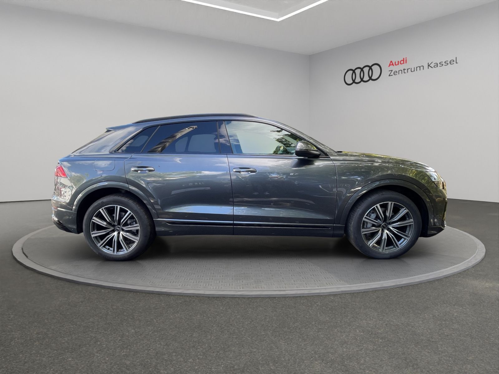 Audi - Q8_8