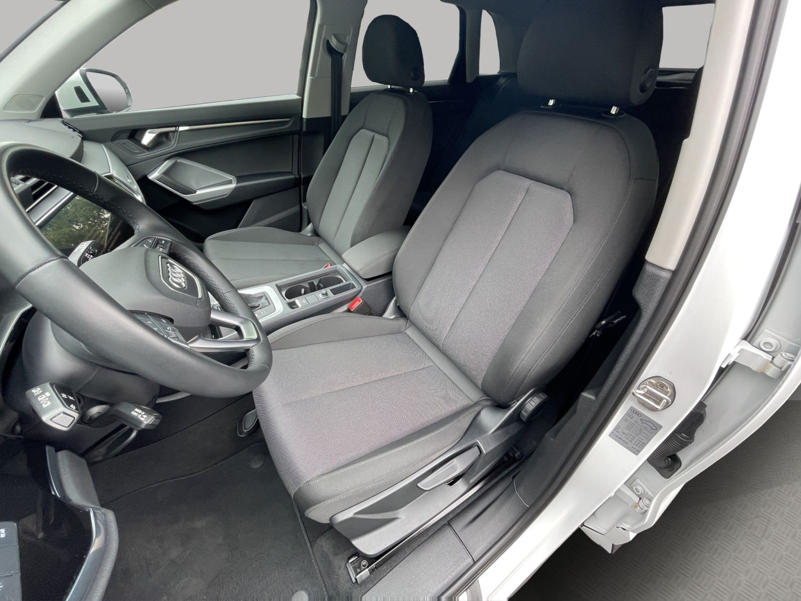 Audi - Q3_11