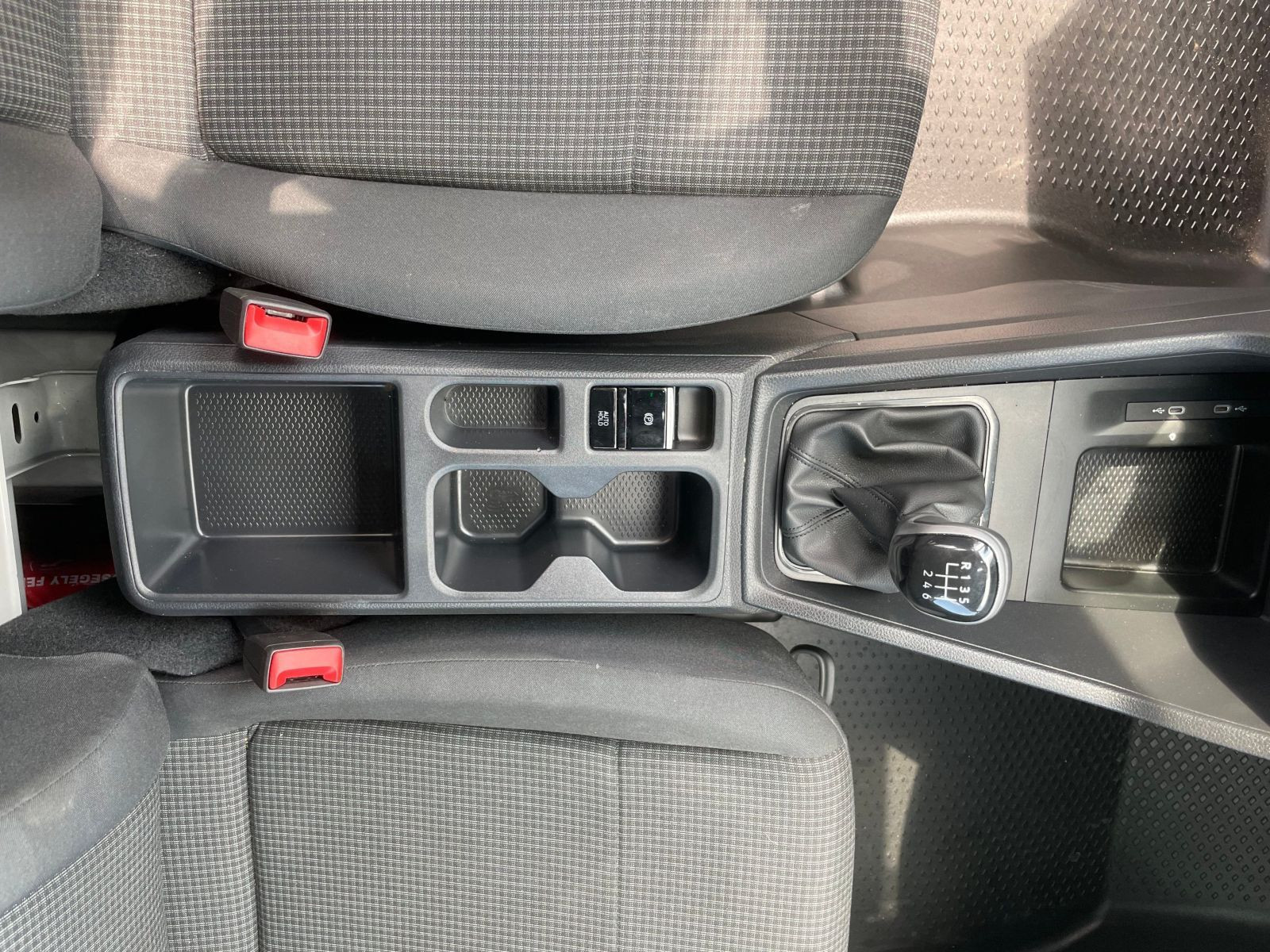 Volkswagen - Caddy Cargo_11