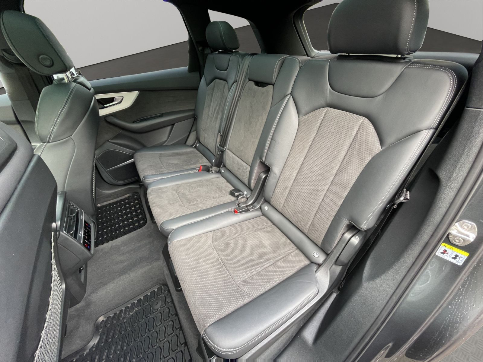 Audi - Q7_18