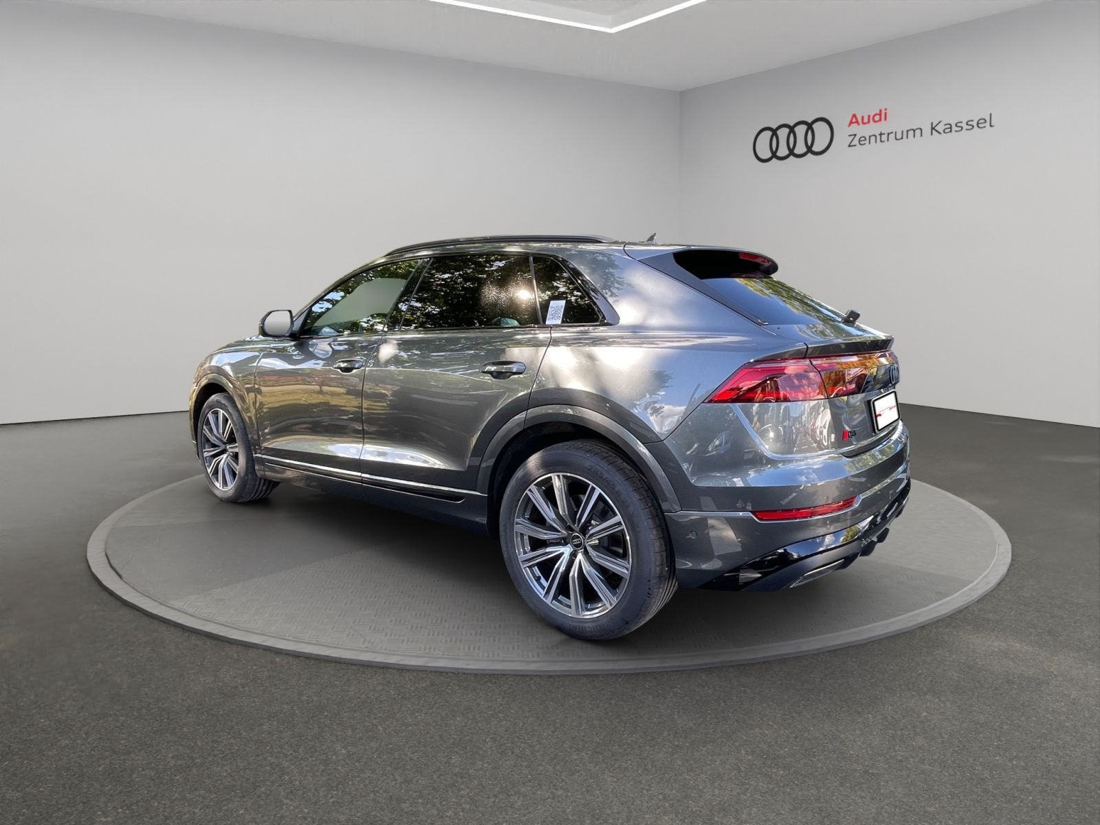 Audi - Q8_5