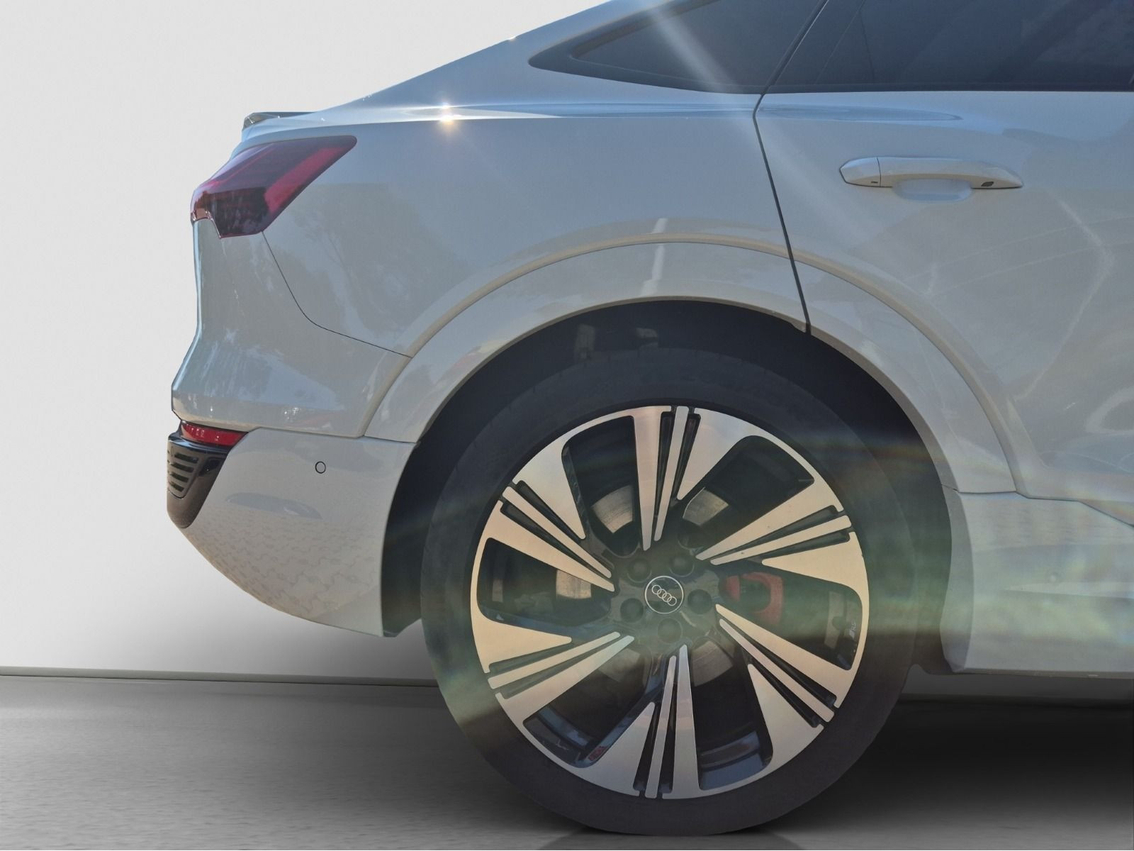 Audi - Q8 e-tron_23