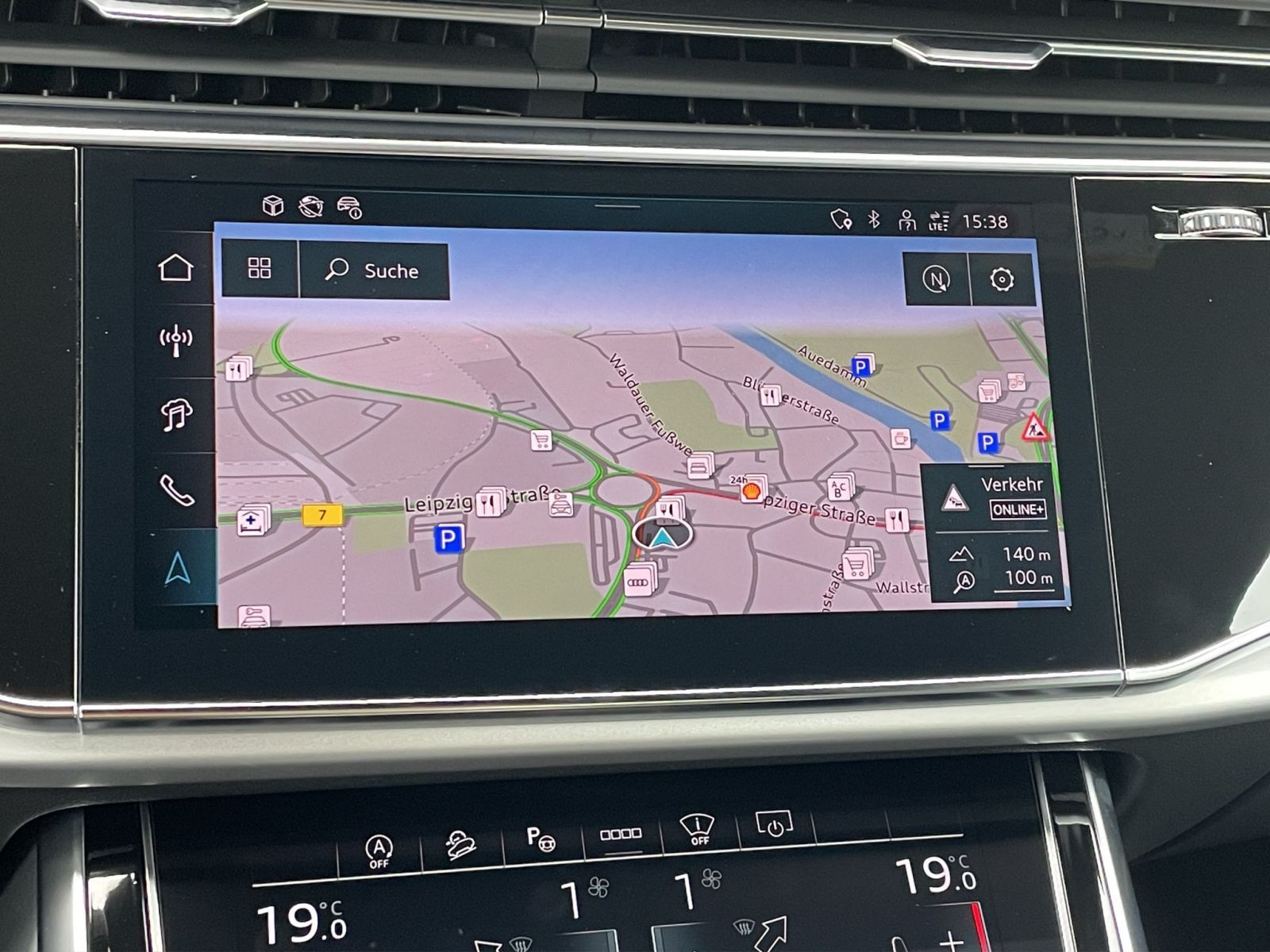 Audi - Q8_14