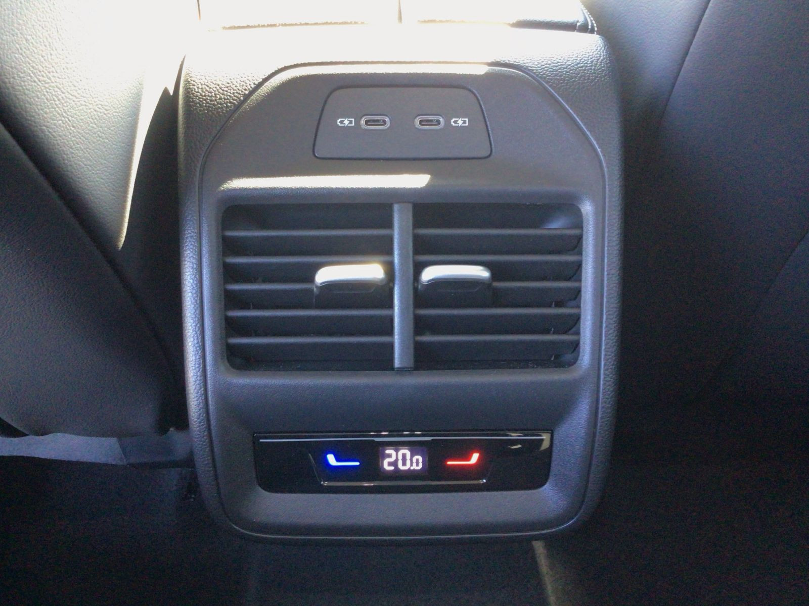 Volkswagen - Passat_21