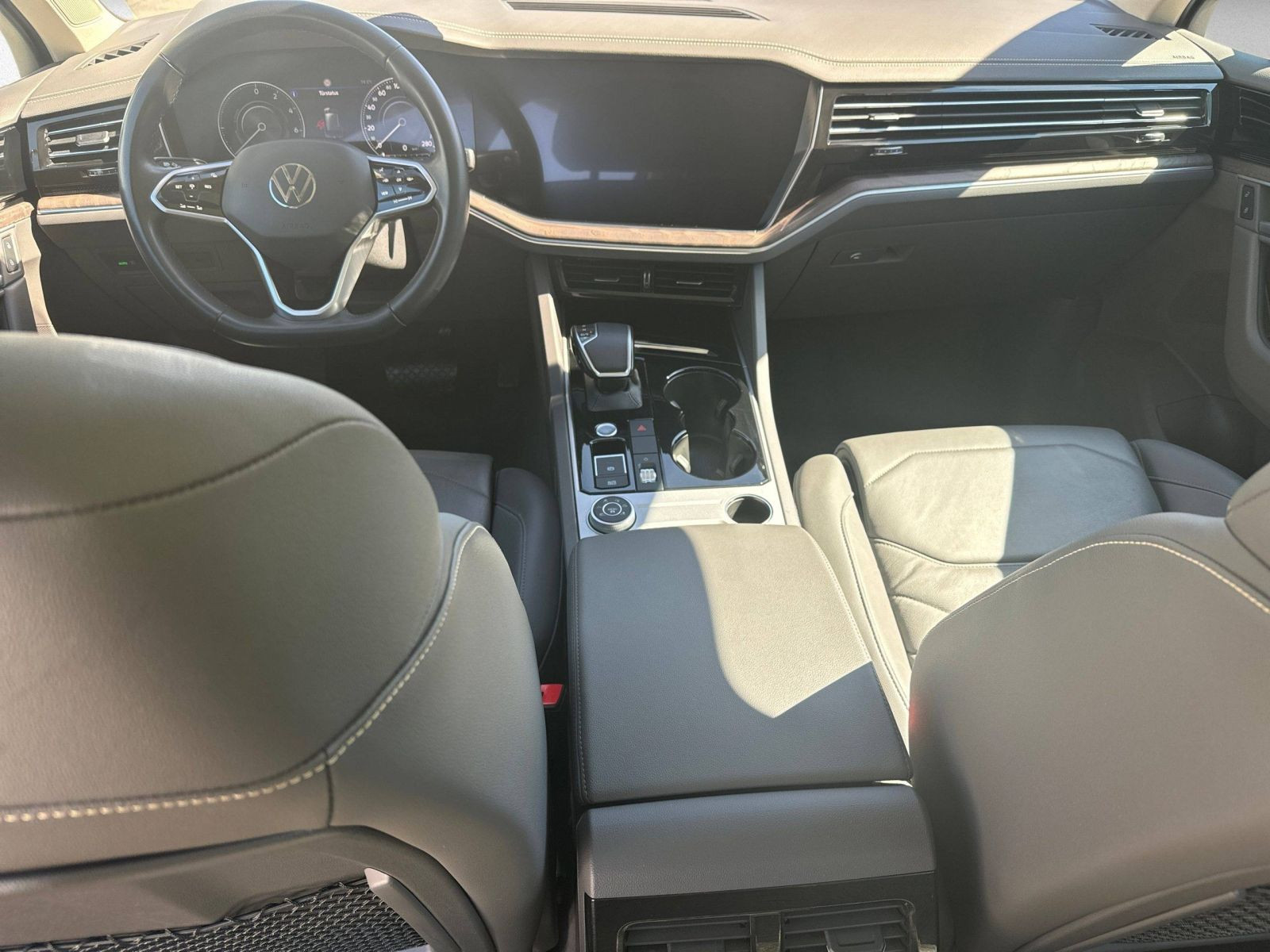 Volkswagen - Touareg_13
