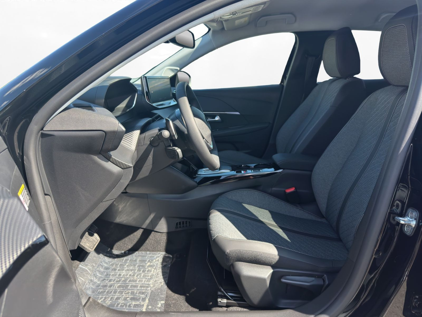 Peugeot - 208_11