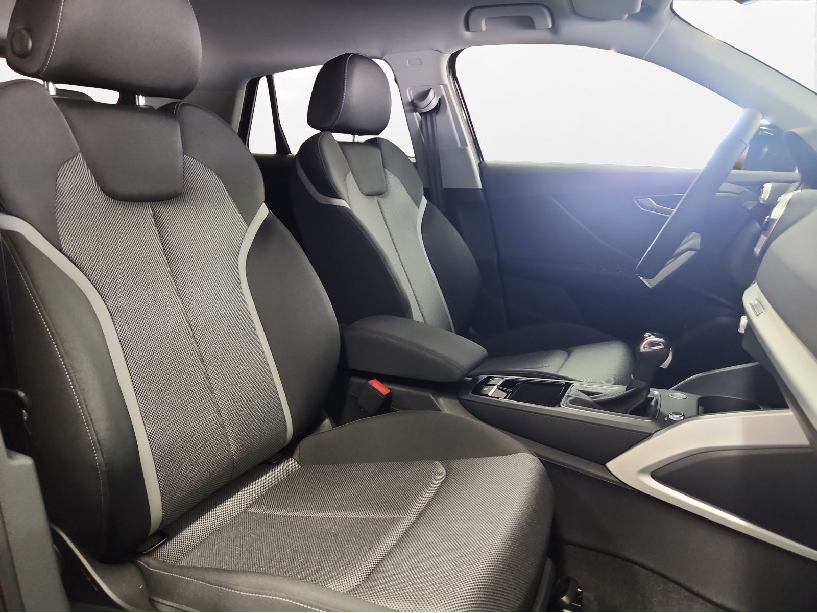 Audi - Q2_23