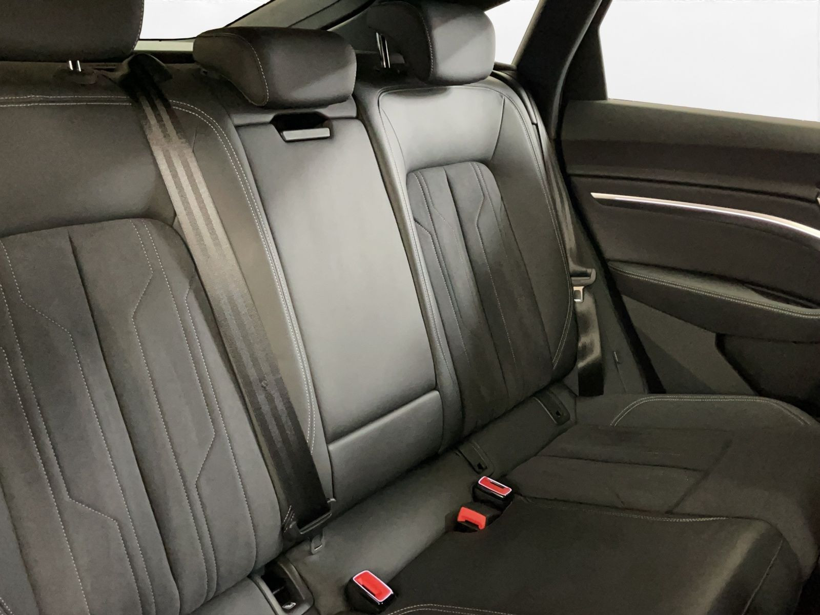 Audi - Q8 Sportback e-tron_17