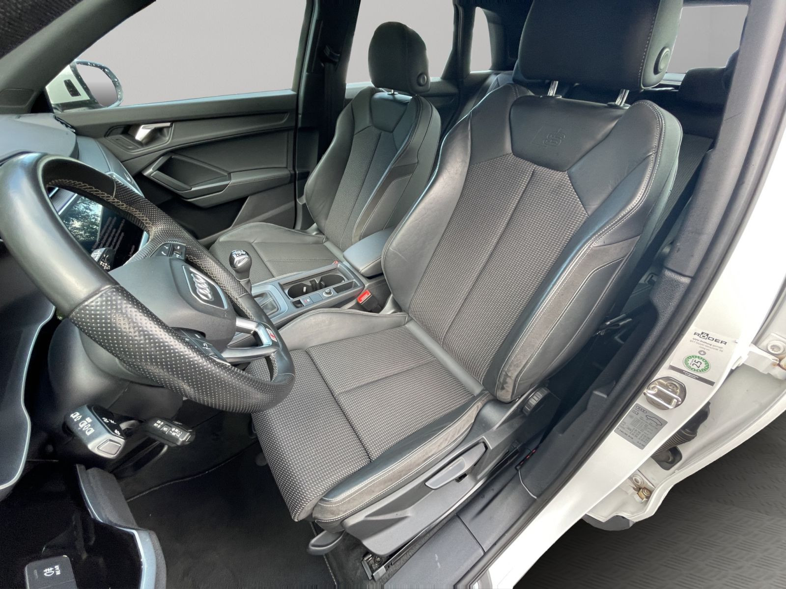 Audi - Q3_11