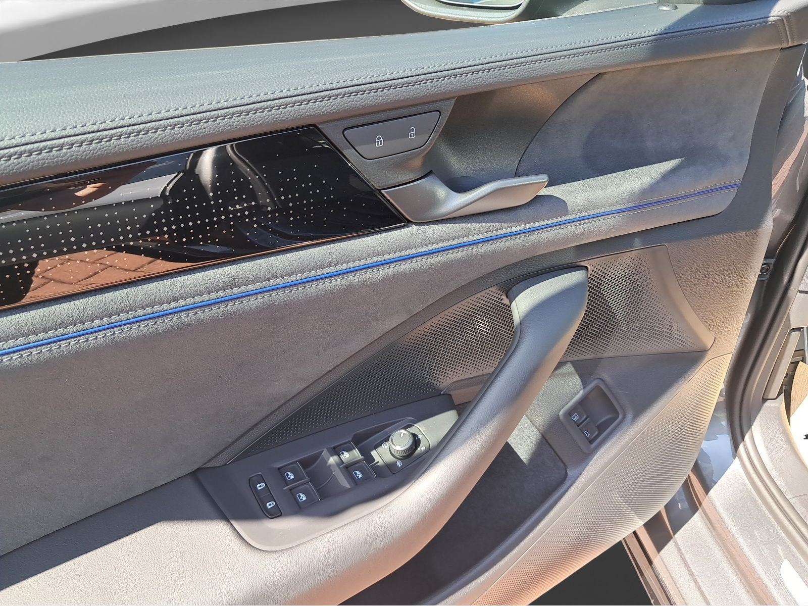 Volkswagen - Passat_12