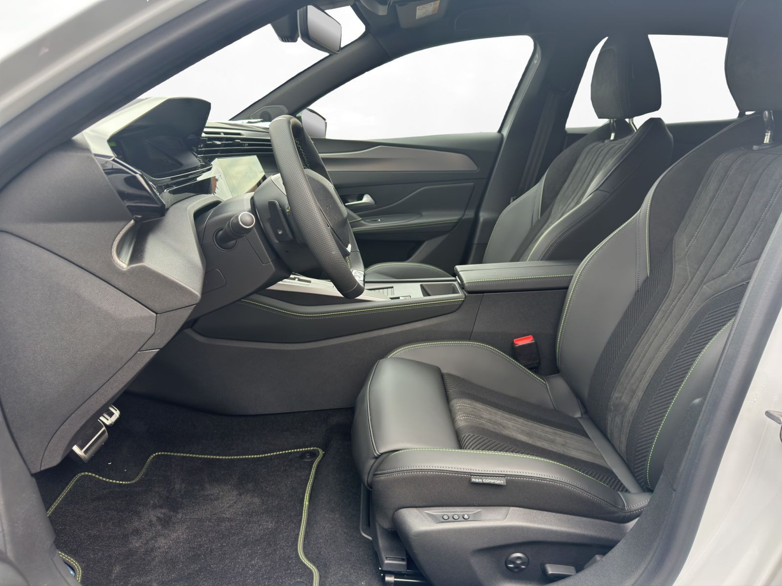 Peugeot - 408_11