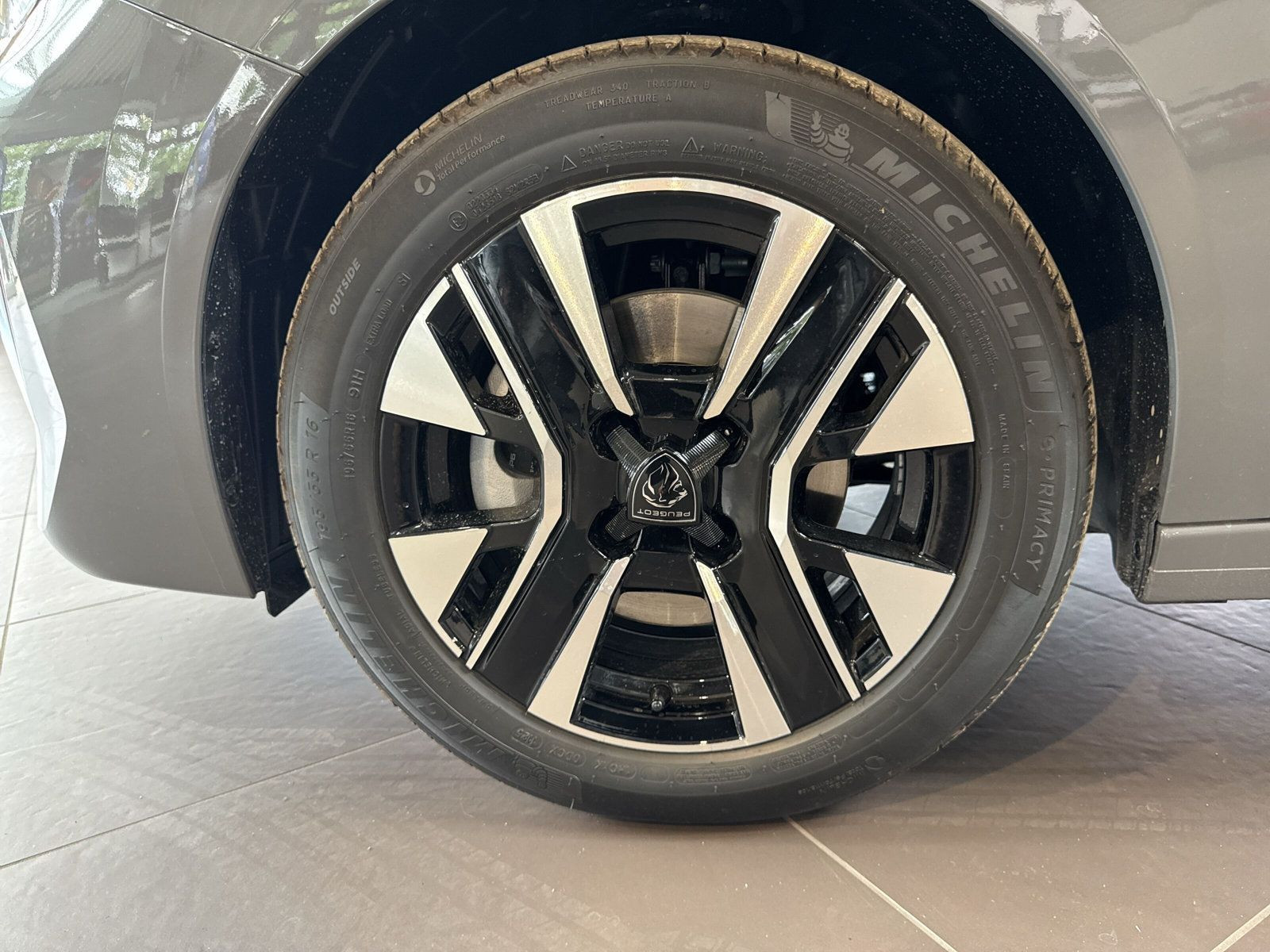 Peugeot - 208_14