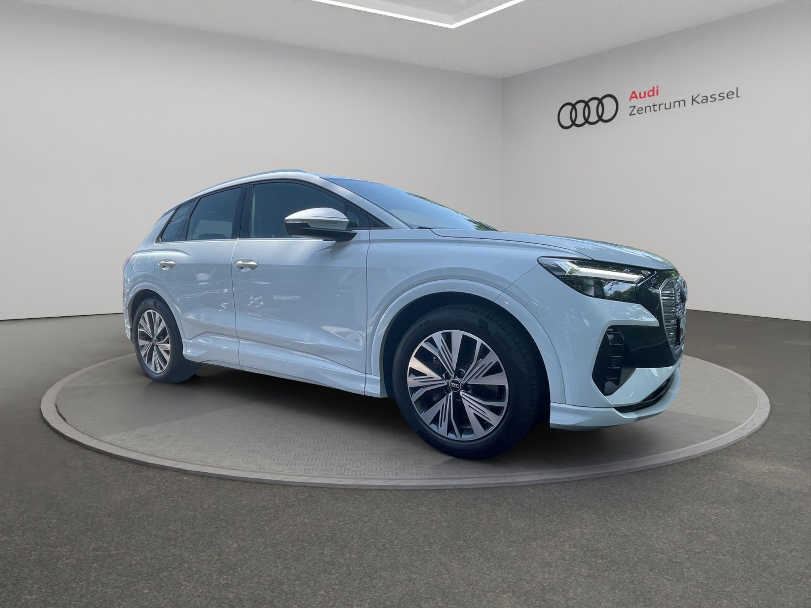 Audi - Q4_9