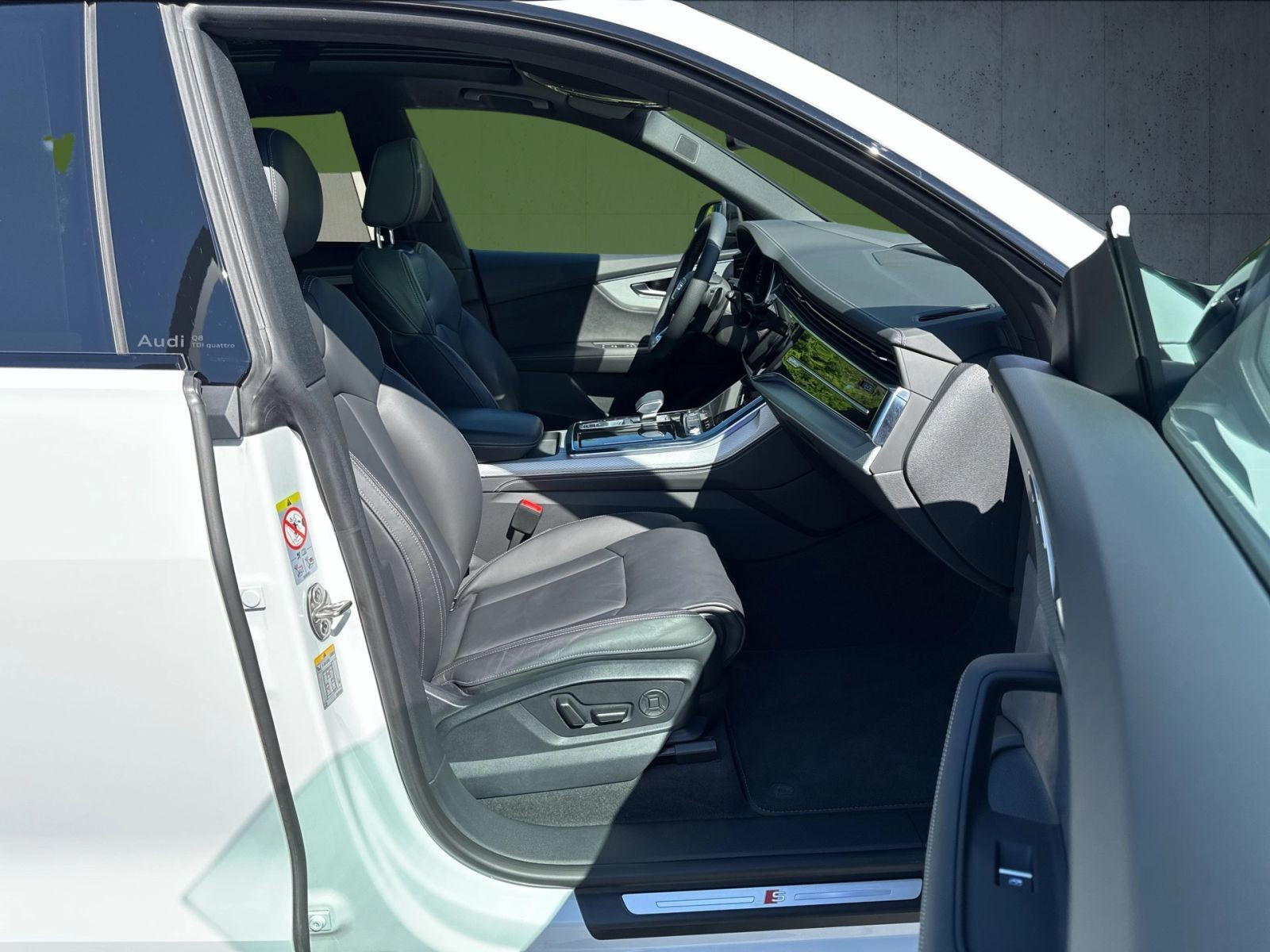 Audi - Q8_15 Audi - Q8_15