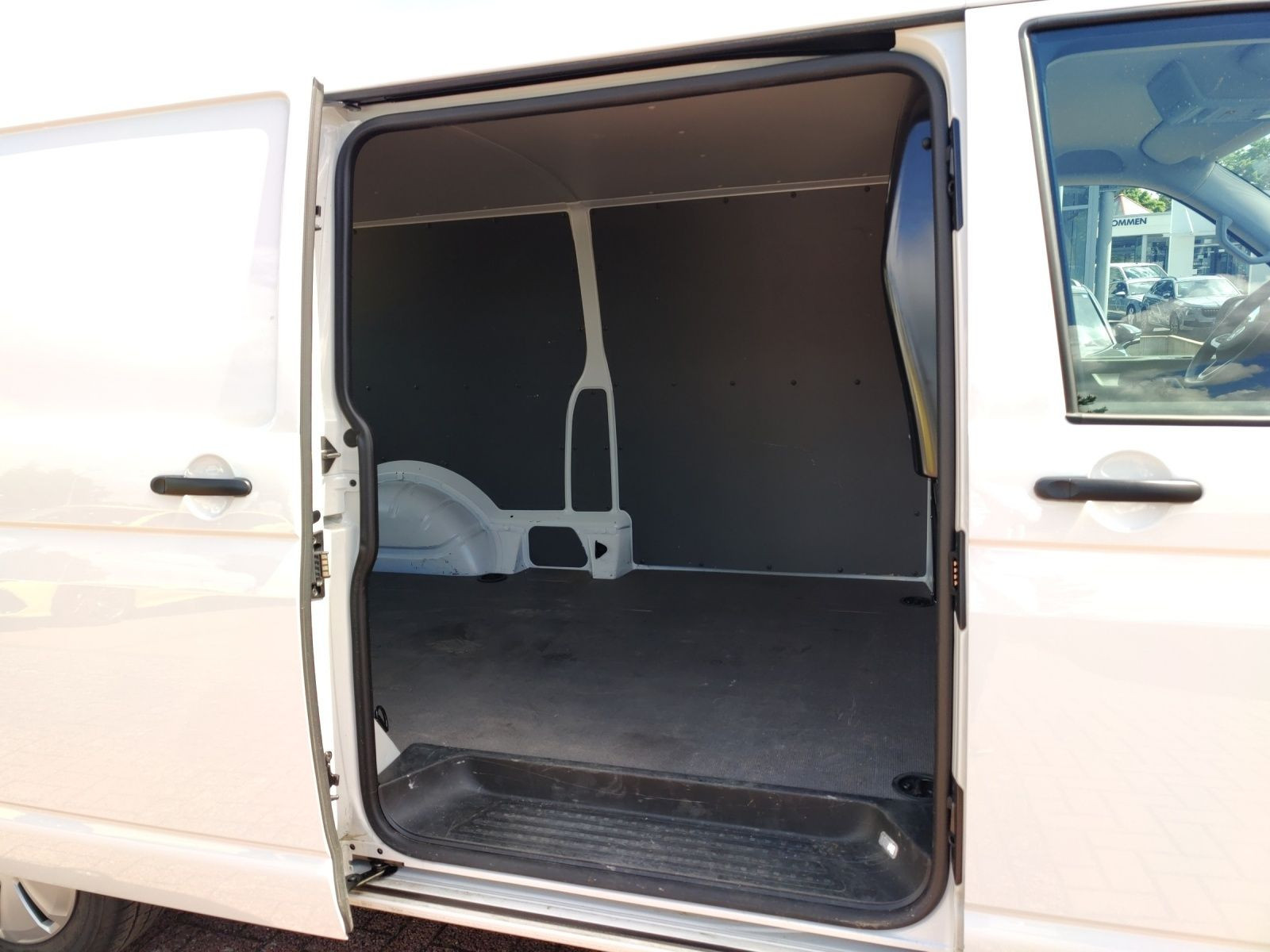 Volkswagen - T6.1 Transporter_14