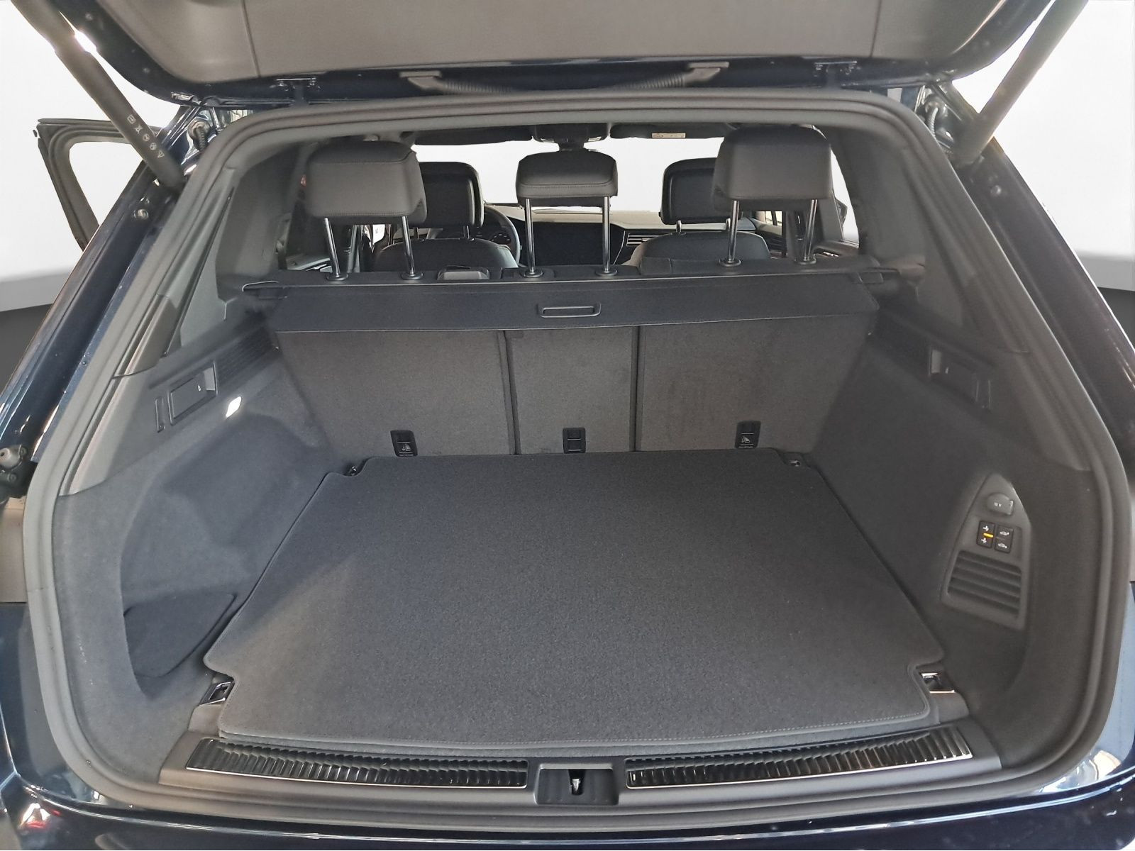 Volkswagen - Touareg_13