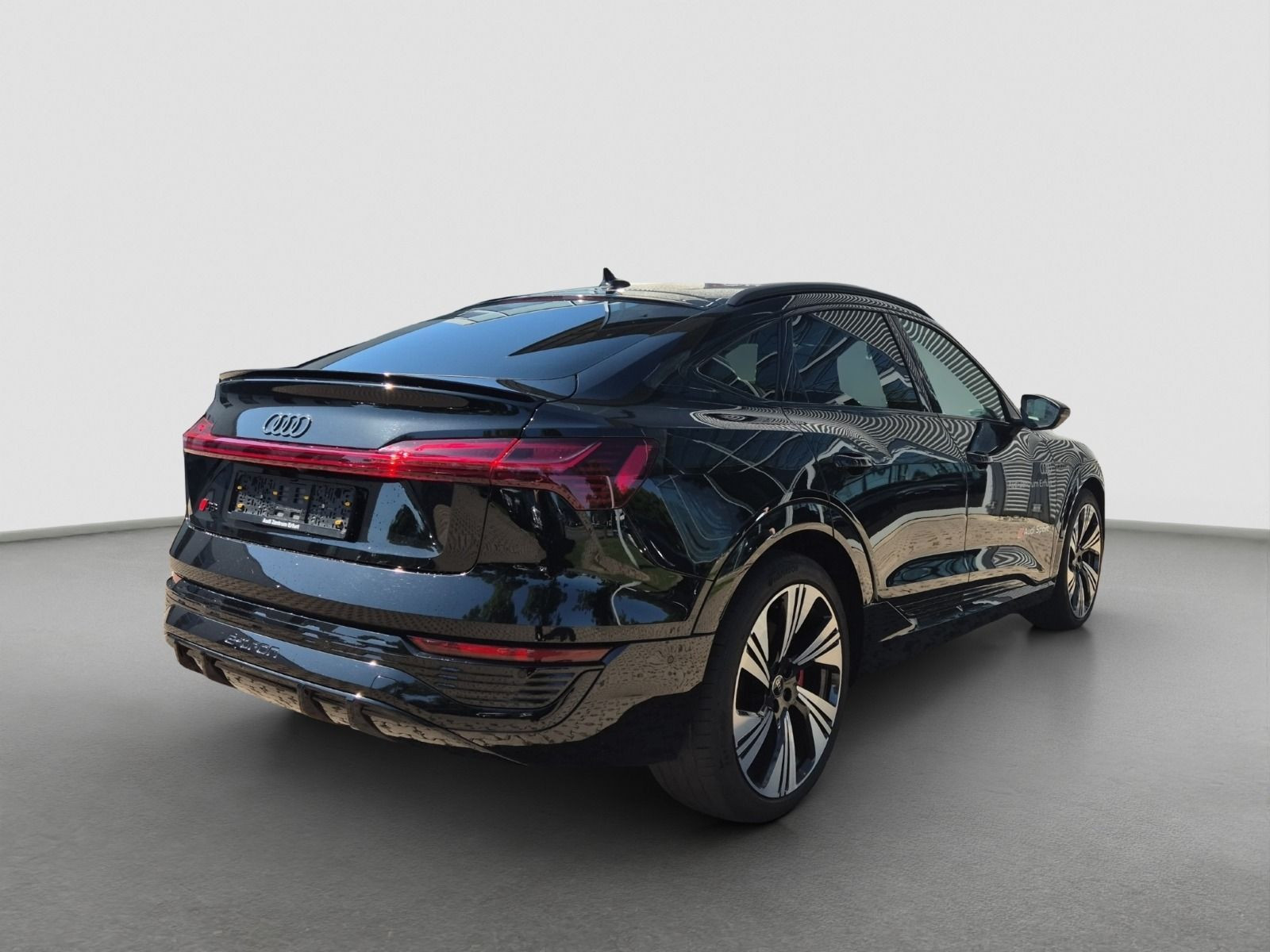 Audi - Q8 e-tron_8