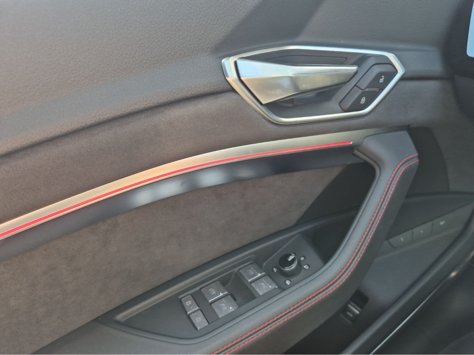 Audi - Q8 e-tron_14
