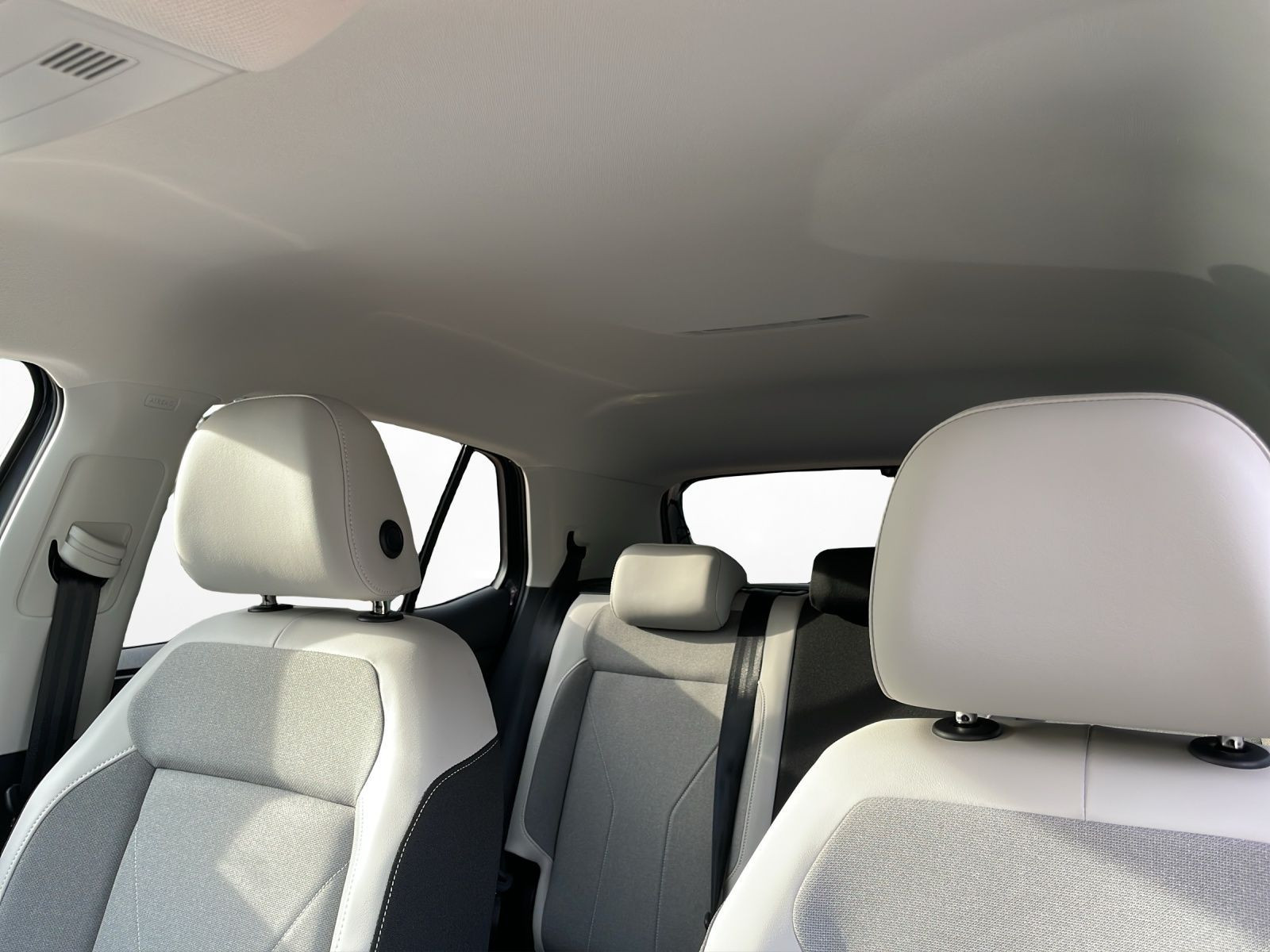 Volkswagen - T-Cross_12