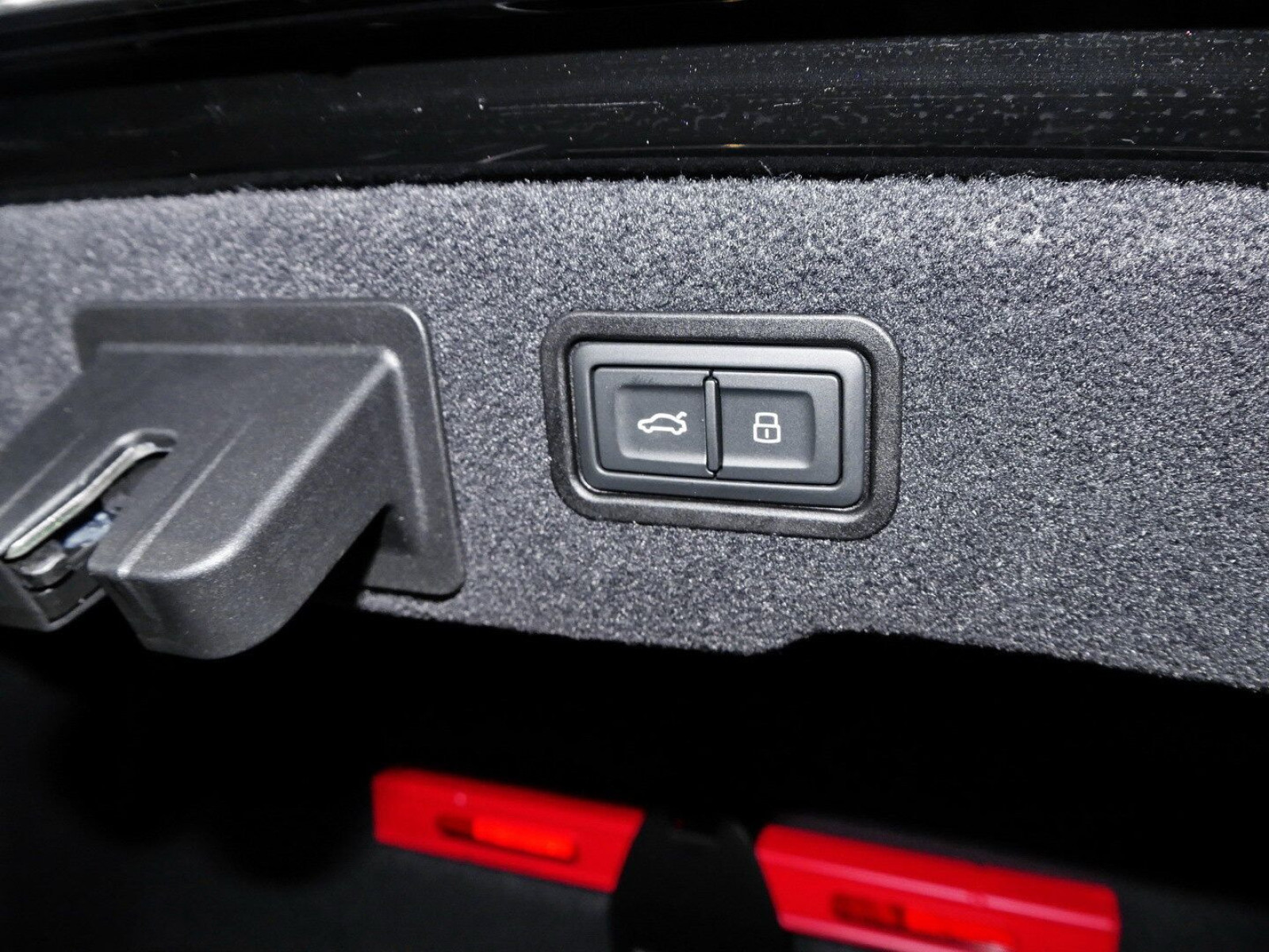 Audi - A8_10