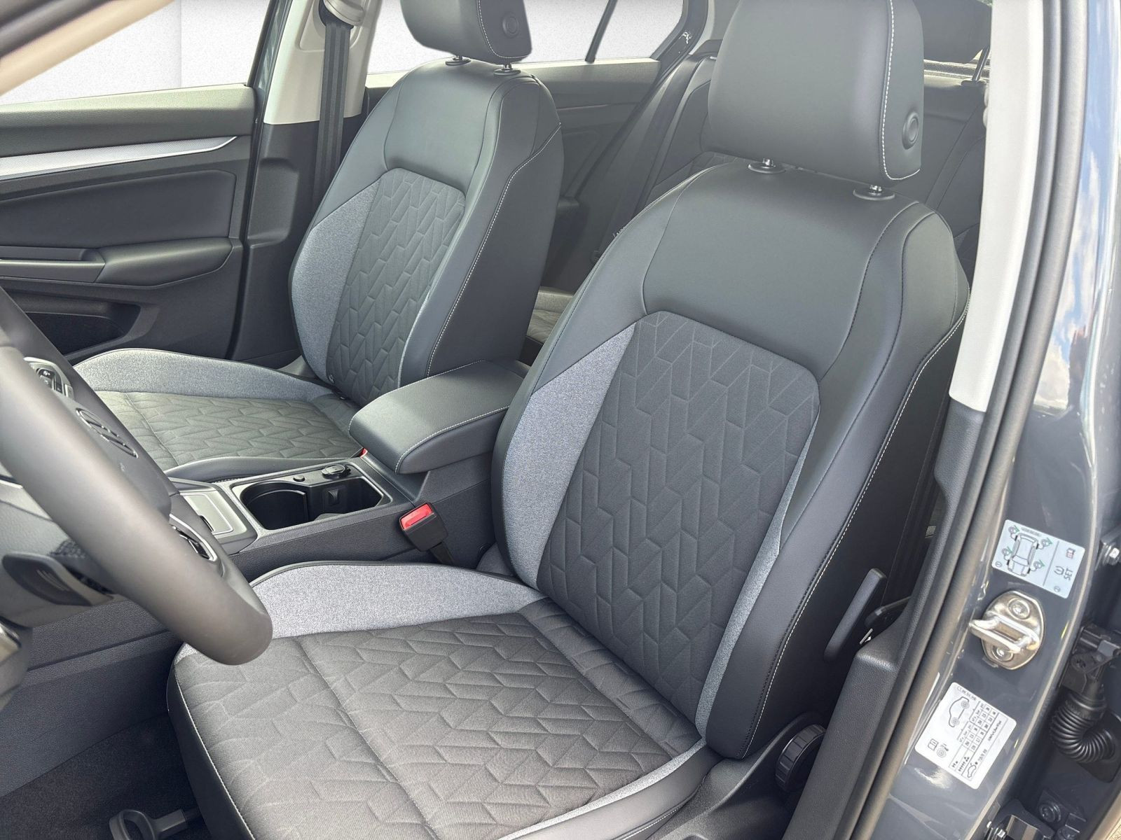 Volkswagen - Golf_11