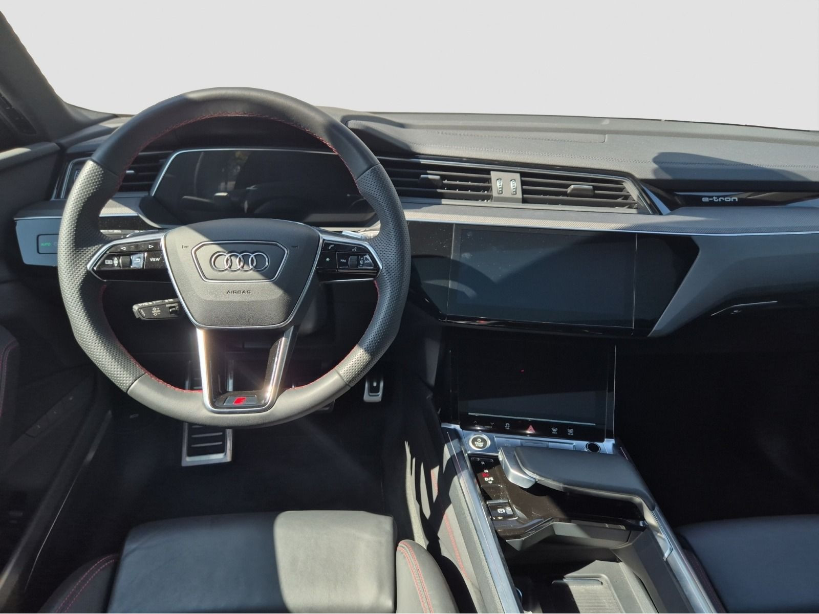 Audi - Q8 e-tron_16