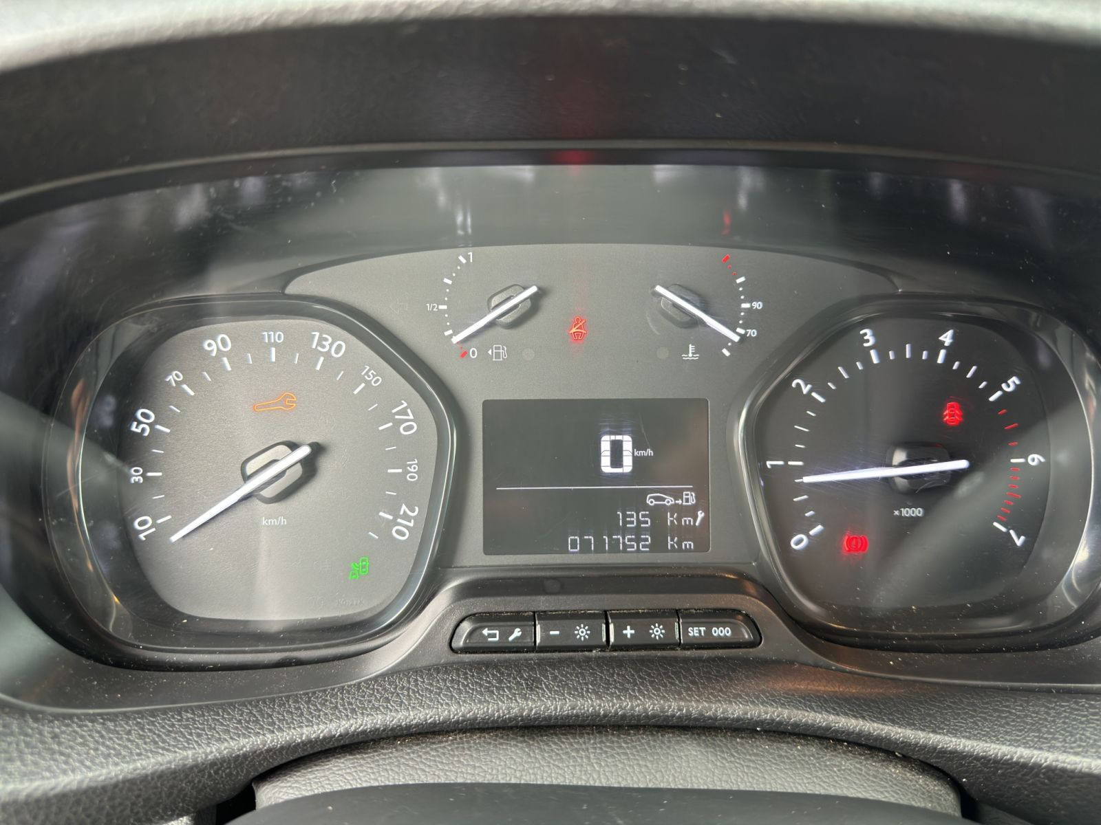 Peugeot - Expert_16