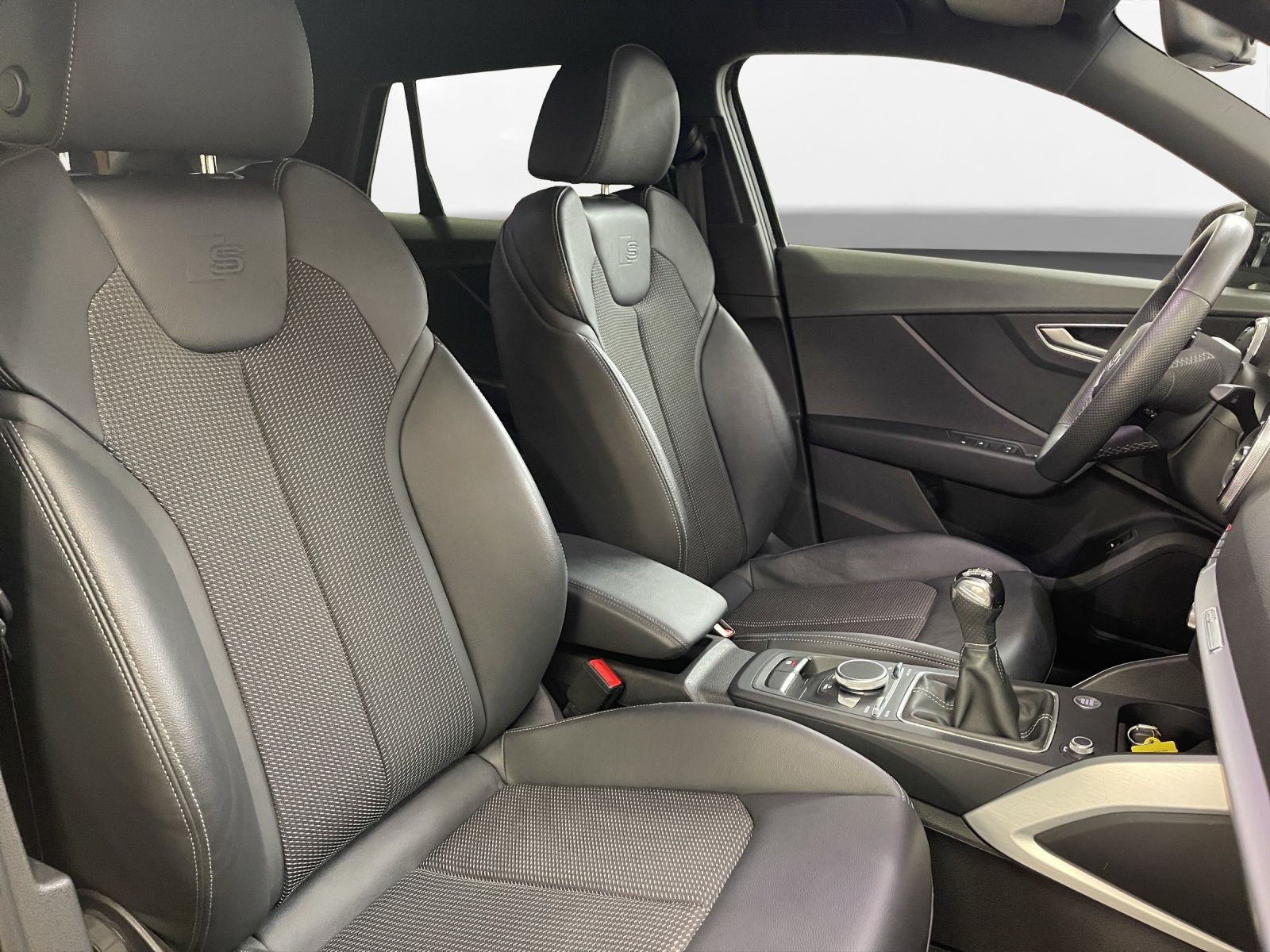 Audi - Q2_16