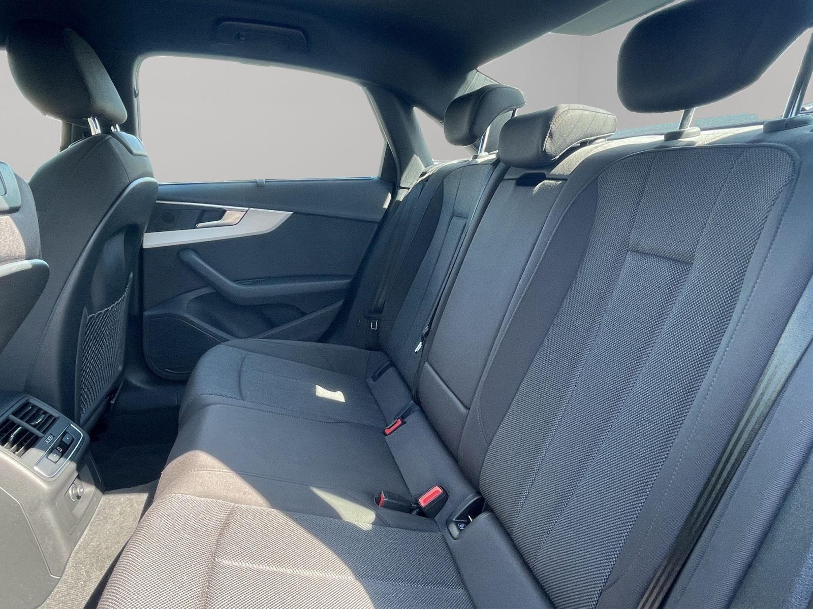 Audi - A4 Limousine_16