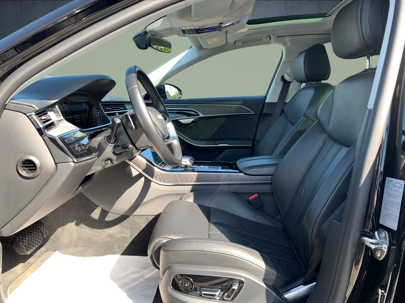 Audi - A8_30