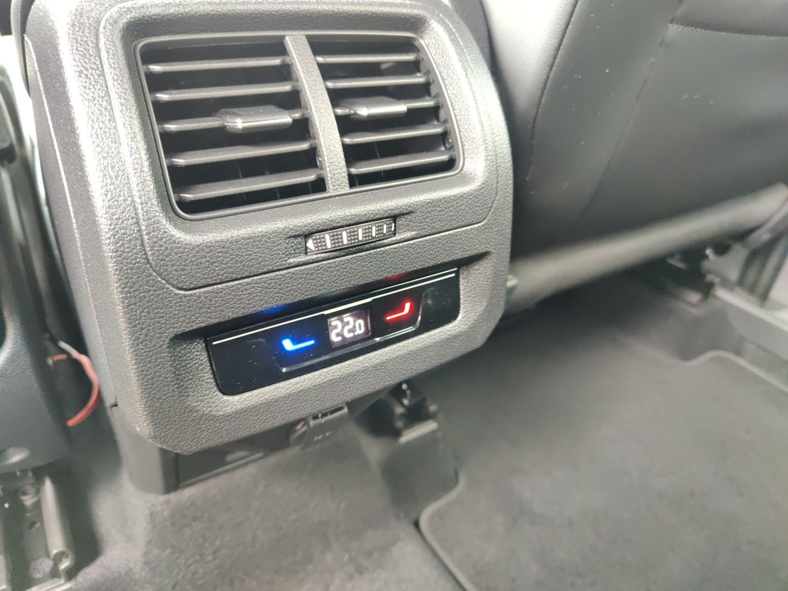 Volkswagen - Touran_19
