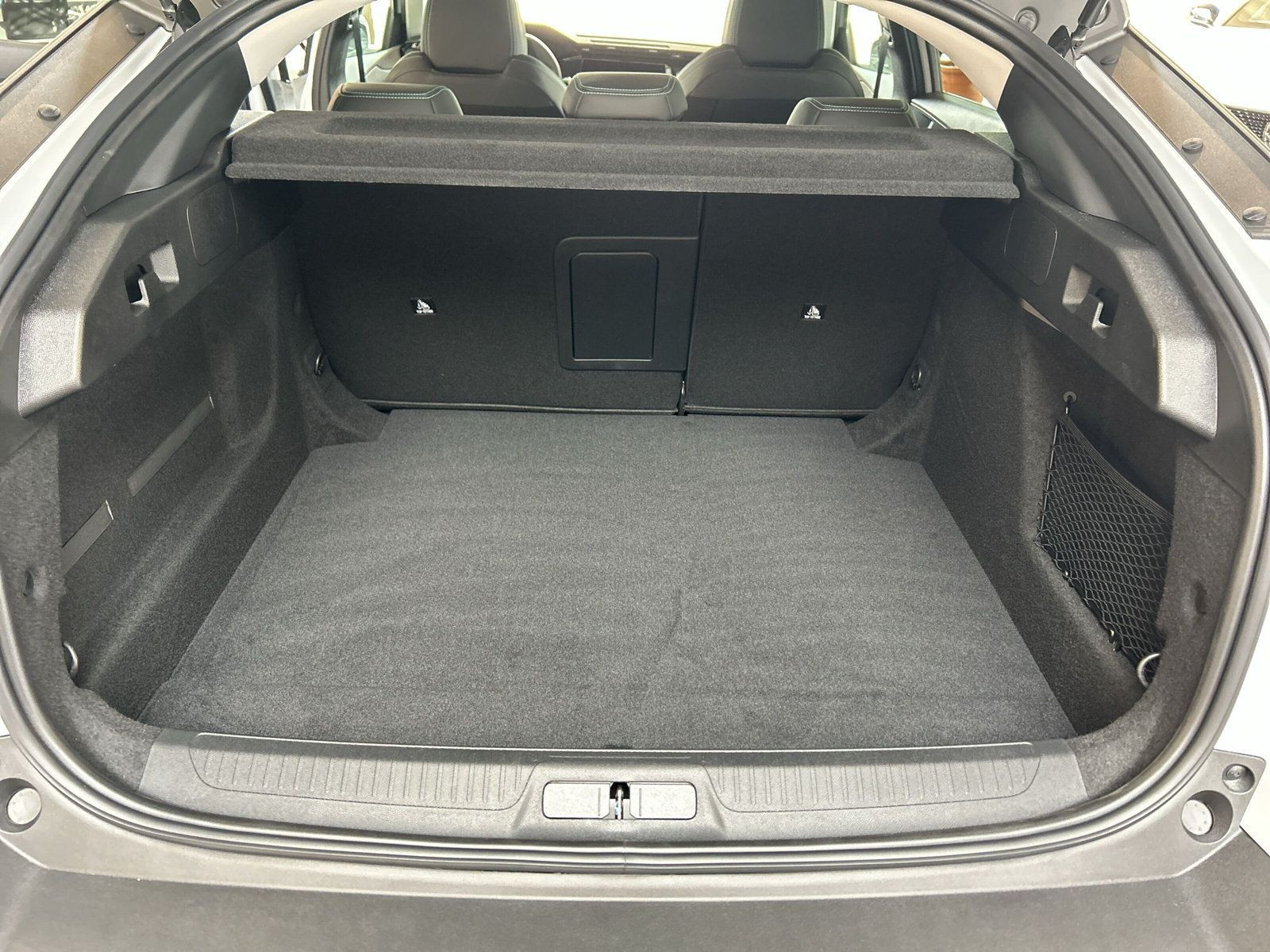 Peugeot - 408_9